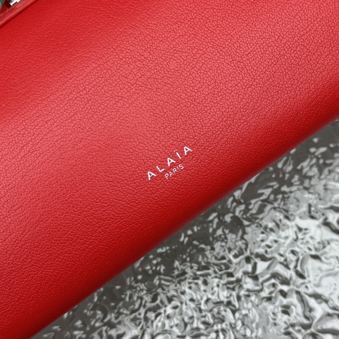 ALAÏA LE TECKEL MEDIUM BAG 33x11x10cm