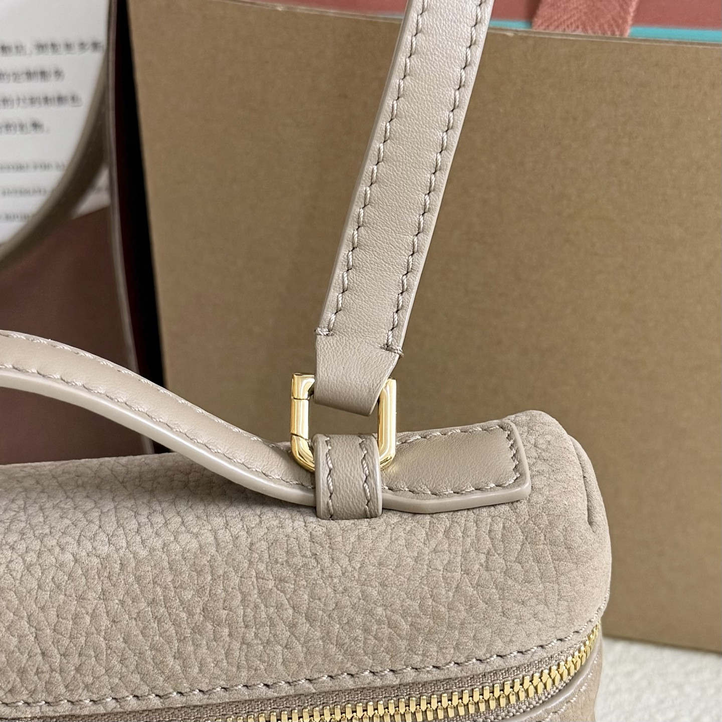 L**o p*ana extra pocket l19 grained calfskin 11 x 19 x 6.5 cm