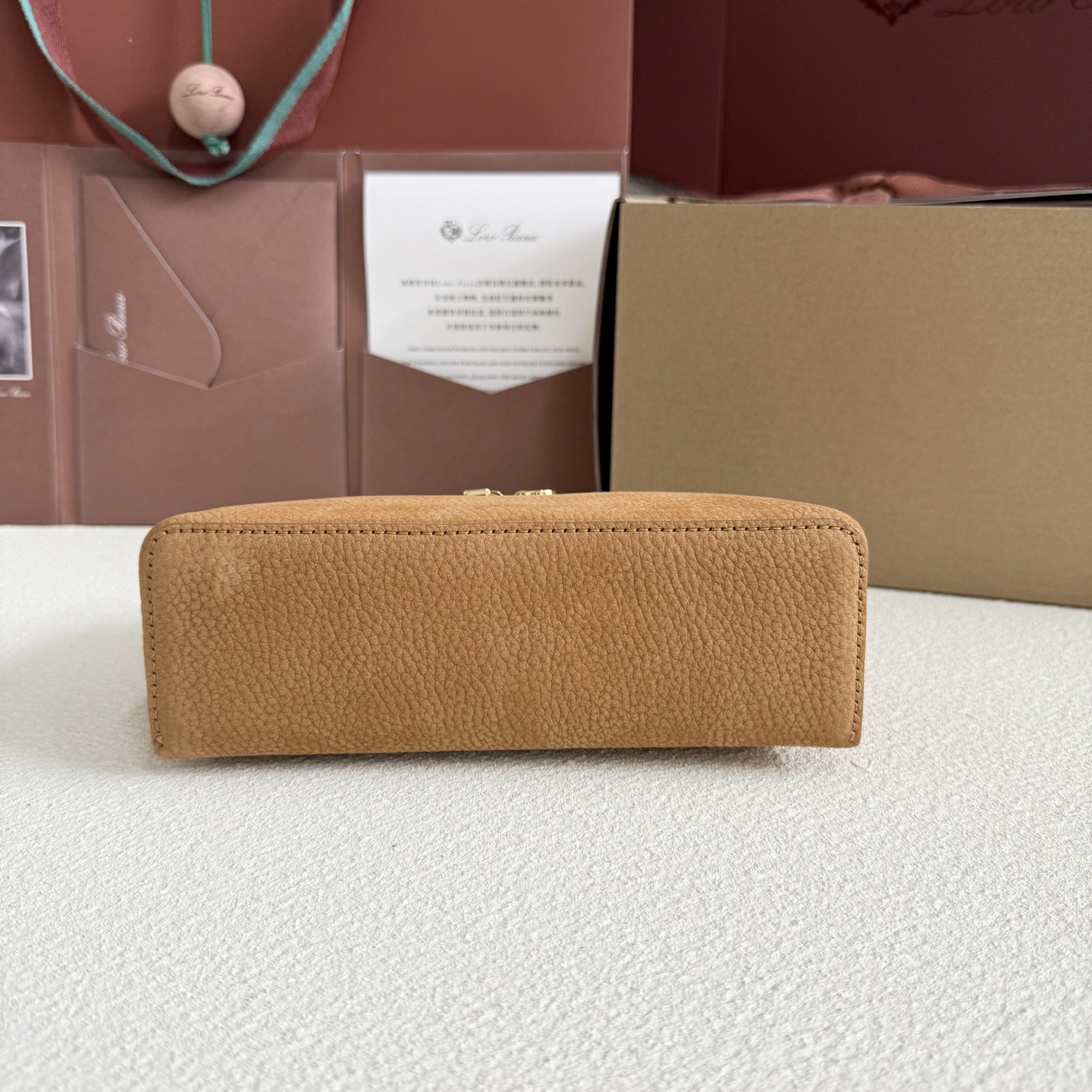 L**o p*ana extra pocket l19 grained calfskin 11 x 19 x 6.5 cm
