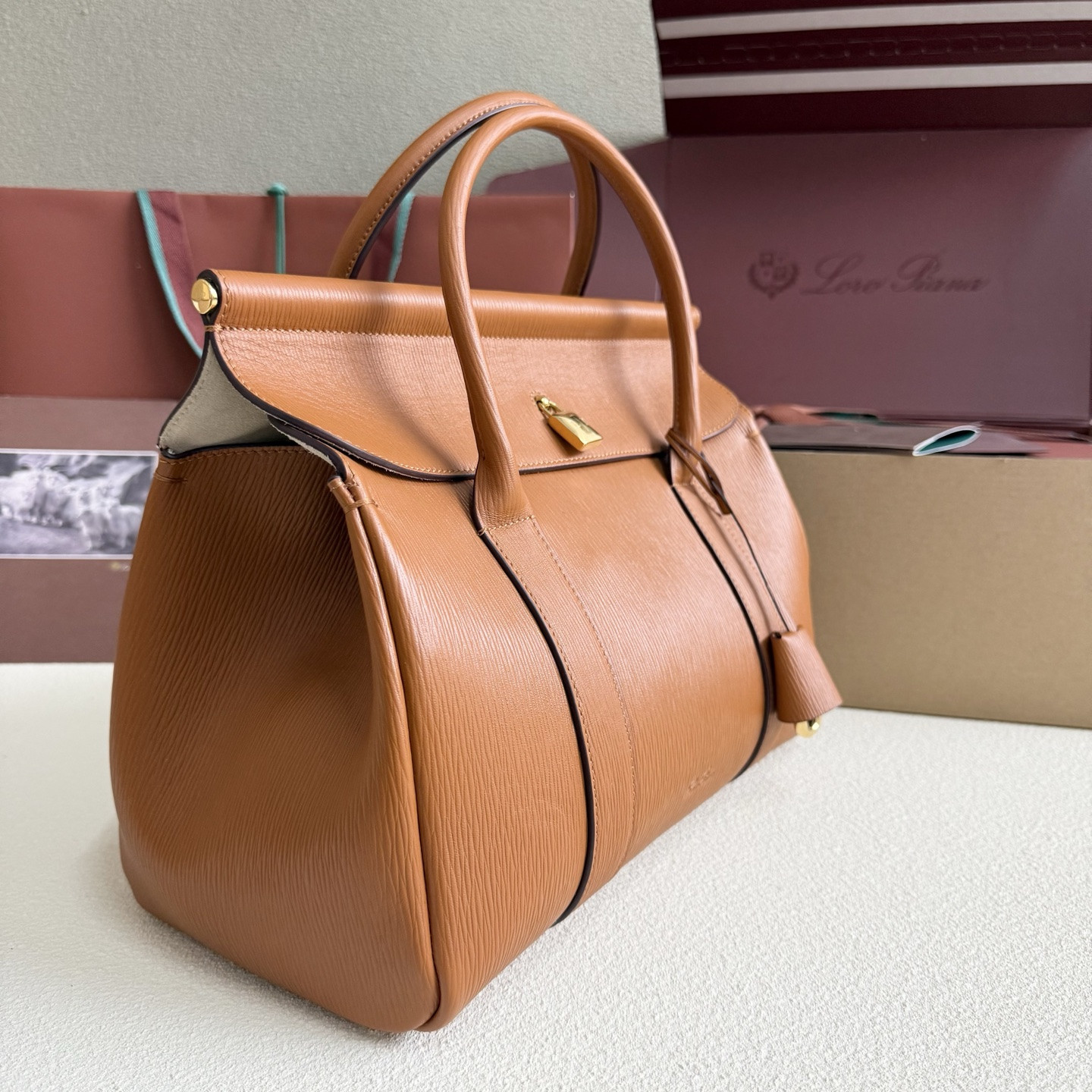 L**o p*ana loom l32 calfskin 33x23x18cm