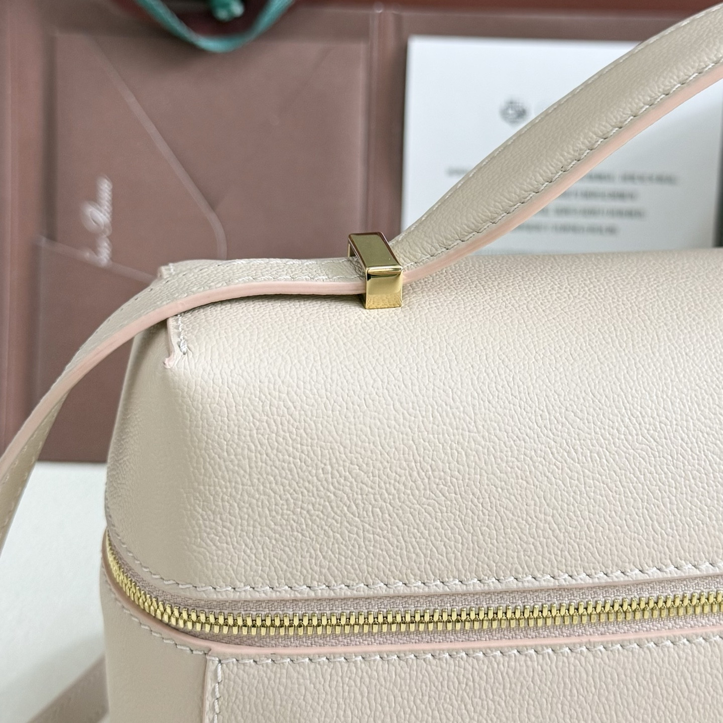 L**o p*ana extra pocket l27 calfskin 16x27x10cm
