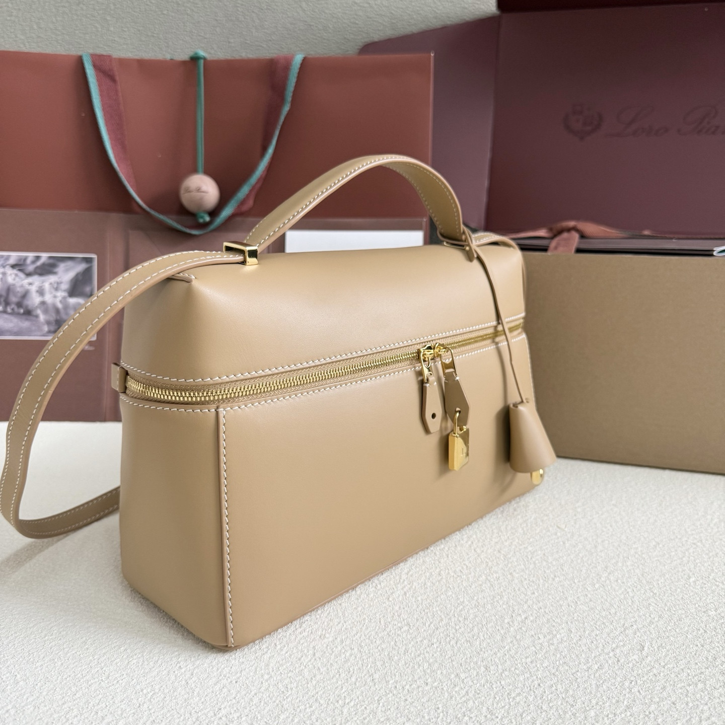 L**o p*ana extra pocket l27 calfskin 16x27x10cm