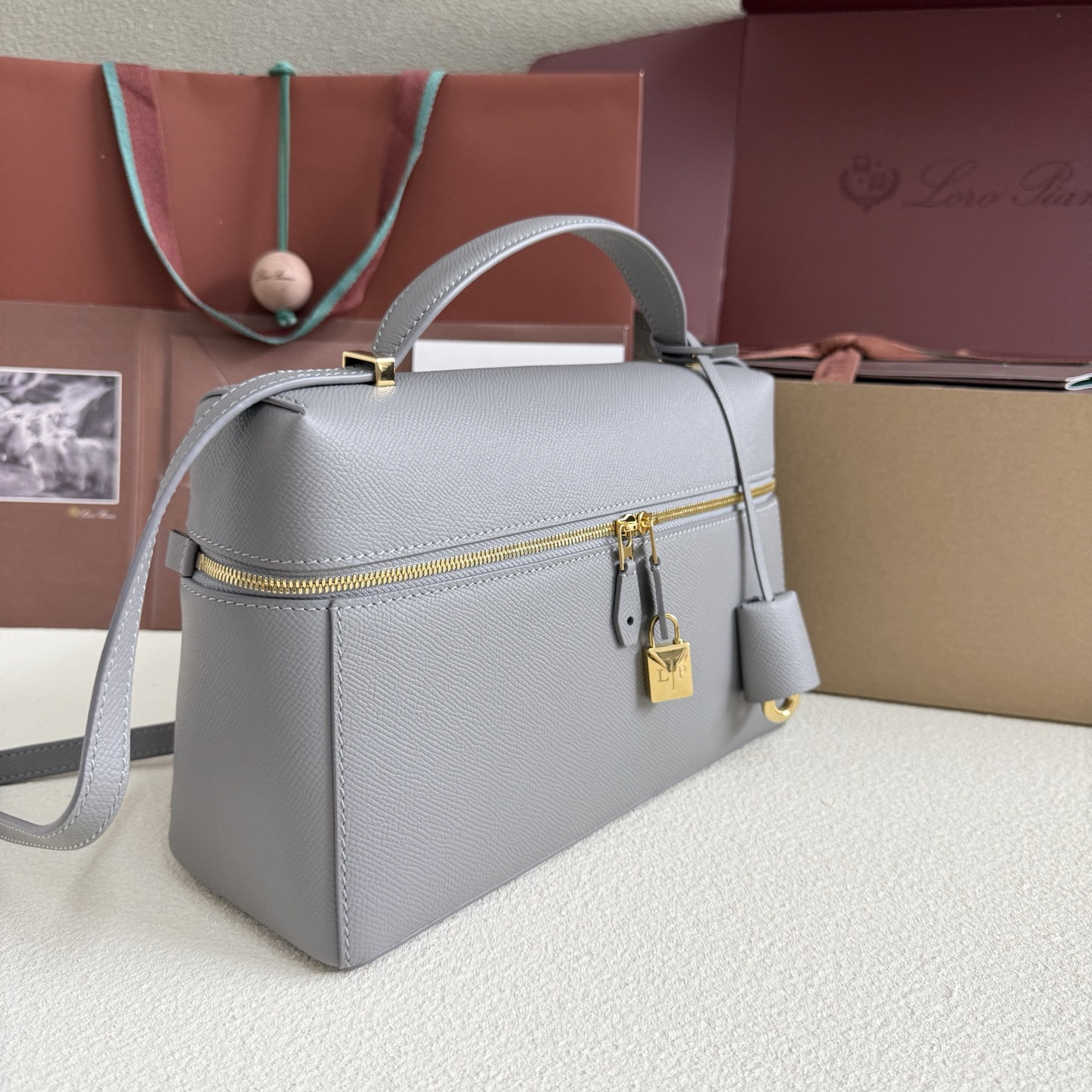 L**o p*ana extra pocket l27 calfskin 16x27x10cm
