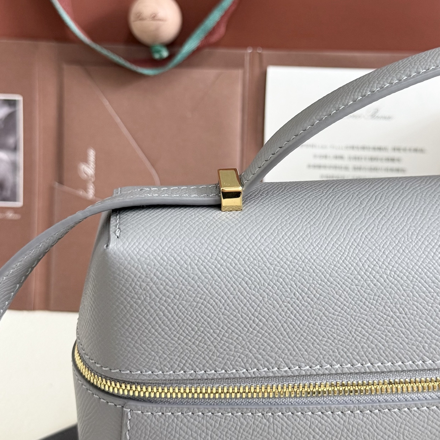L**o p*ana extra pocket l27 calfskin 16x27x10cm