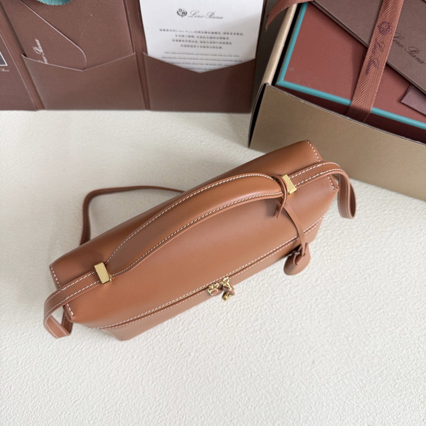 L**o p*ana extra pocket l27 calfskin 16x27x10cm