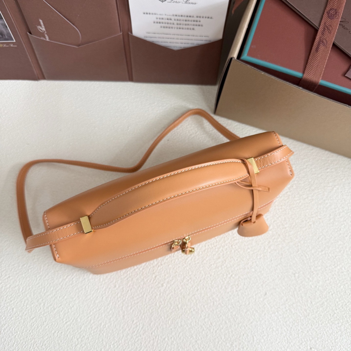 L**o p*ana extra pocket l27 calfskin 16x27x10cm