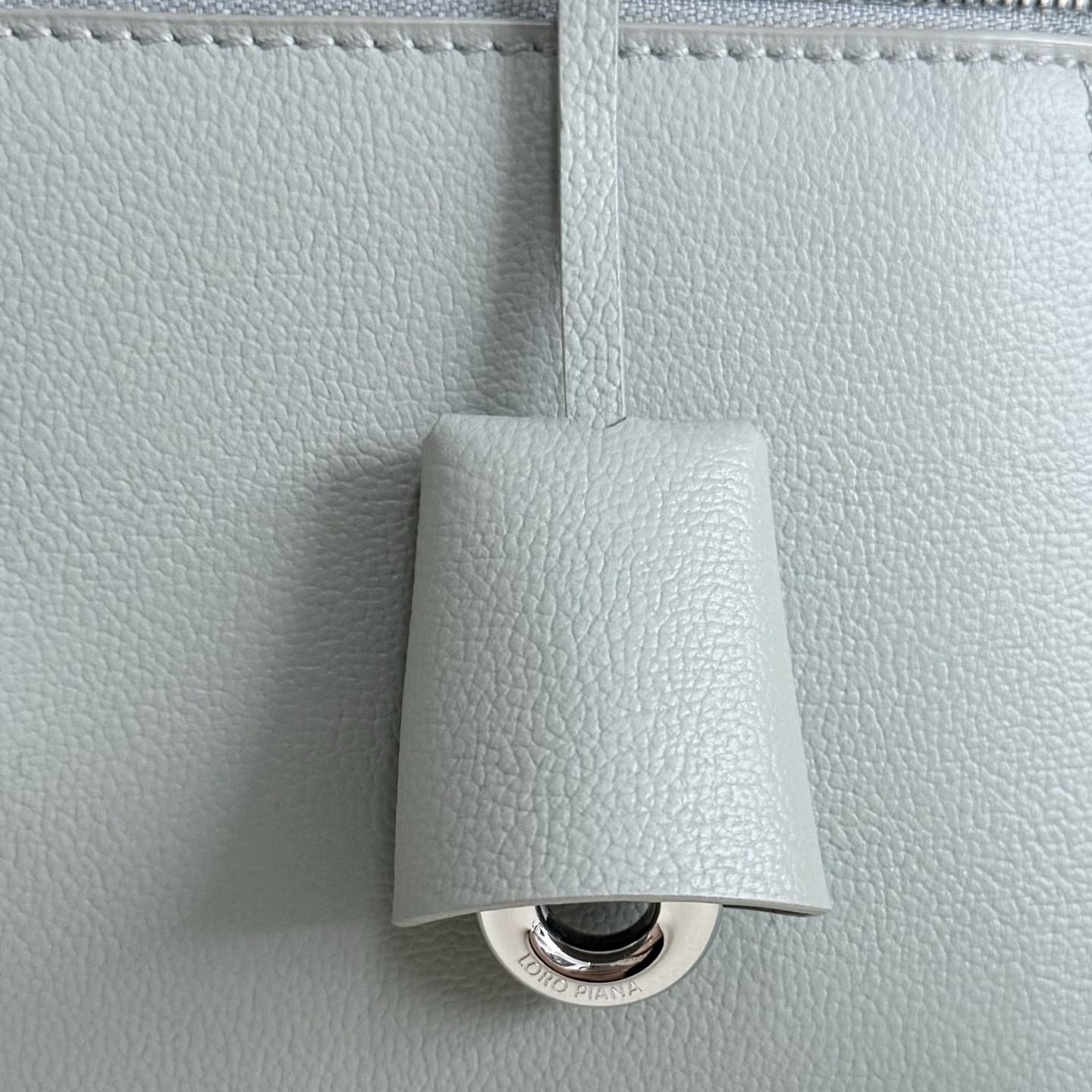 L**o p*ana extra pocket l27 calfskin 16x27x10cm