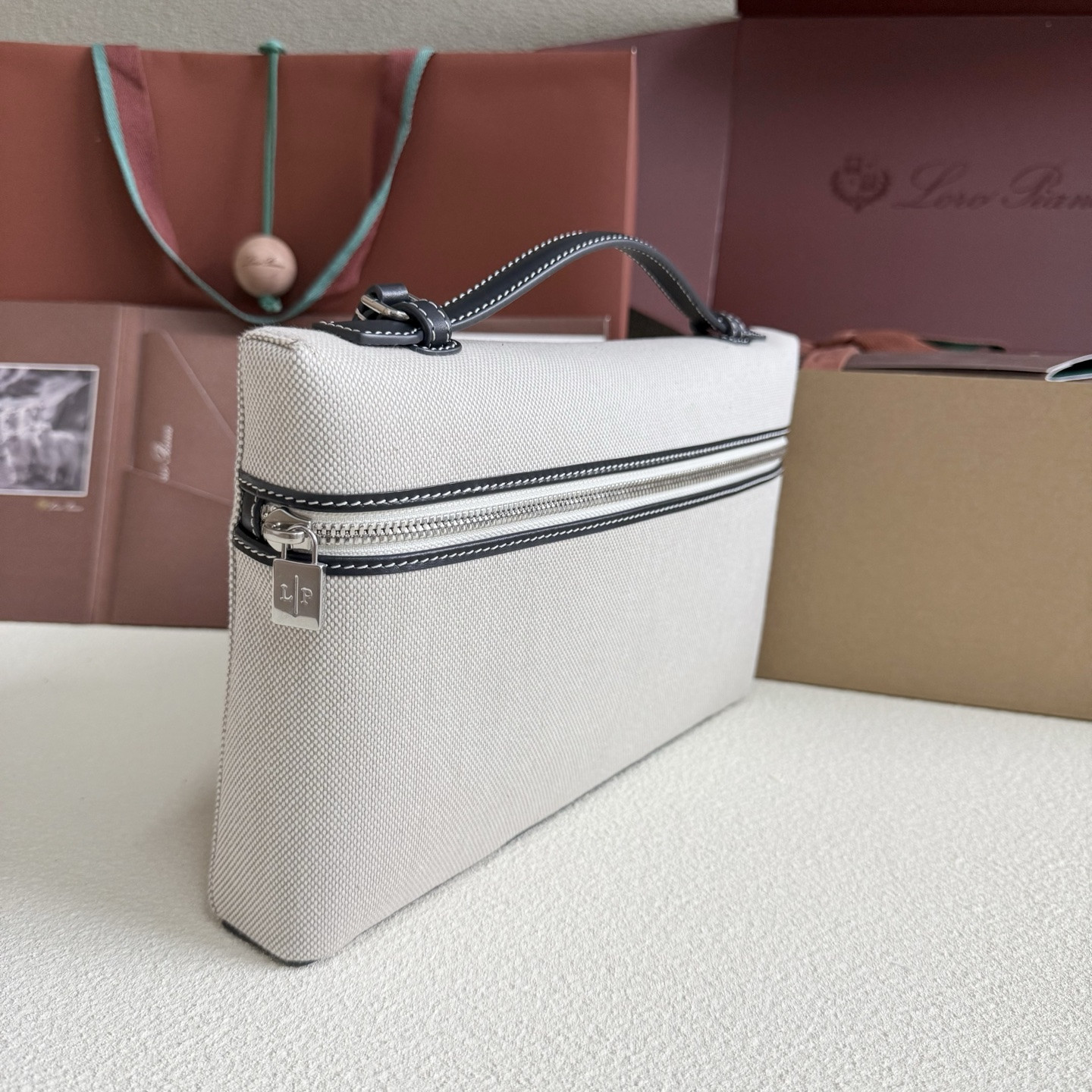 L**o p*ana extra pouch l29 29x18x5cm