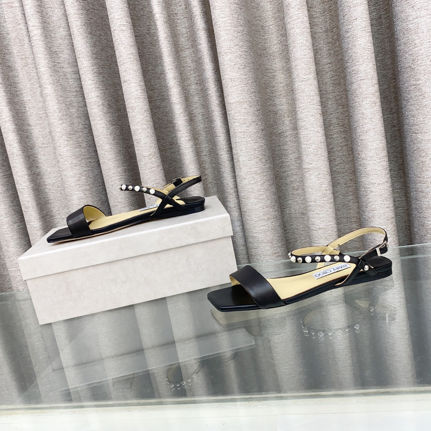 ua Ji*y Ch* sandals