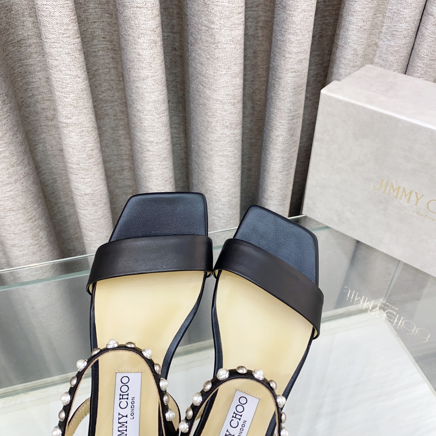 ua Ji*y Ch* sandals