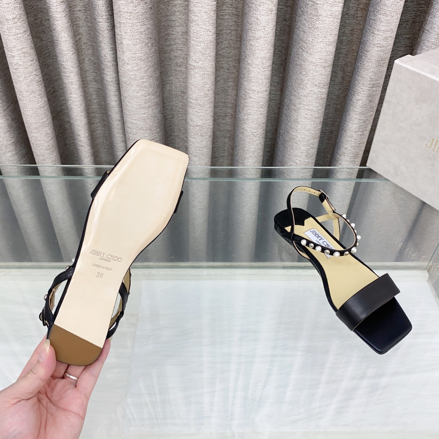 ua Ji*y Ch* sandals