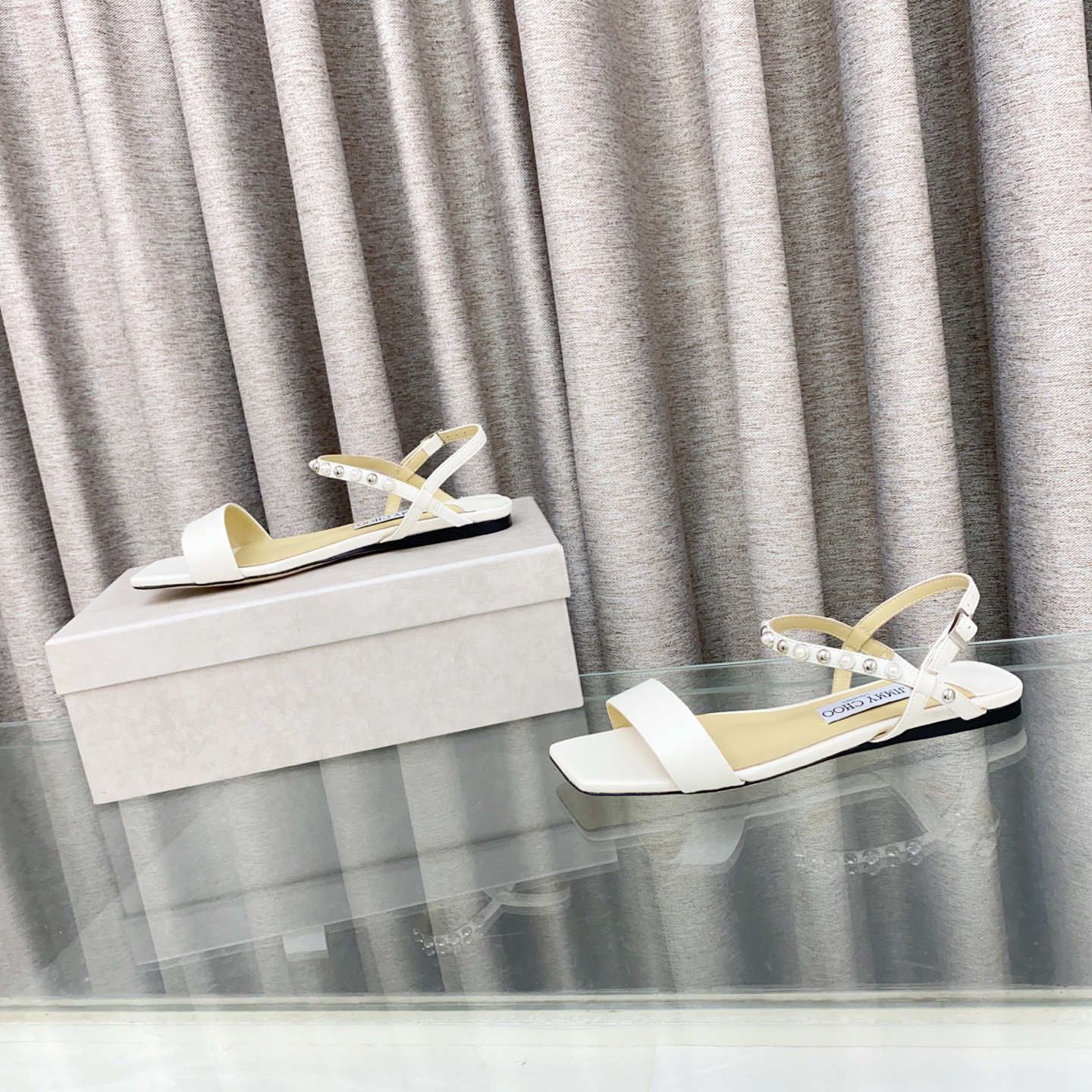 ua Ji*y Ch* sandals