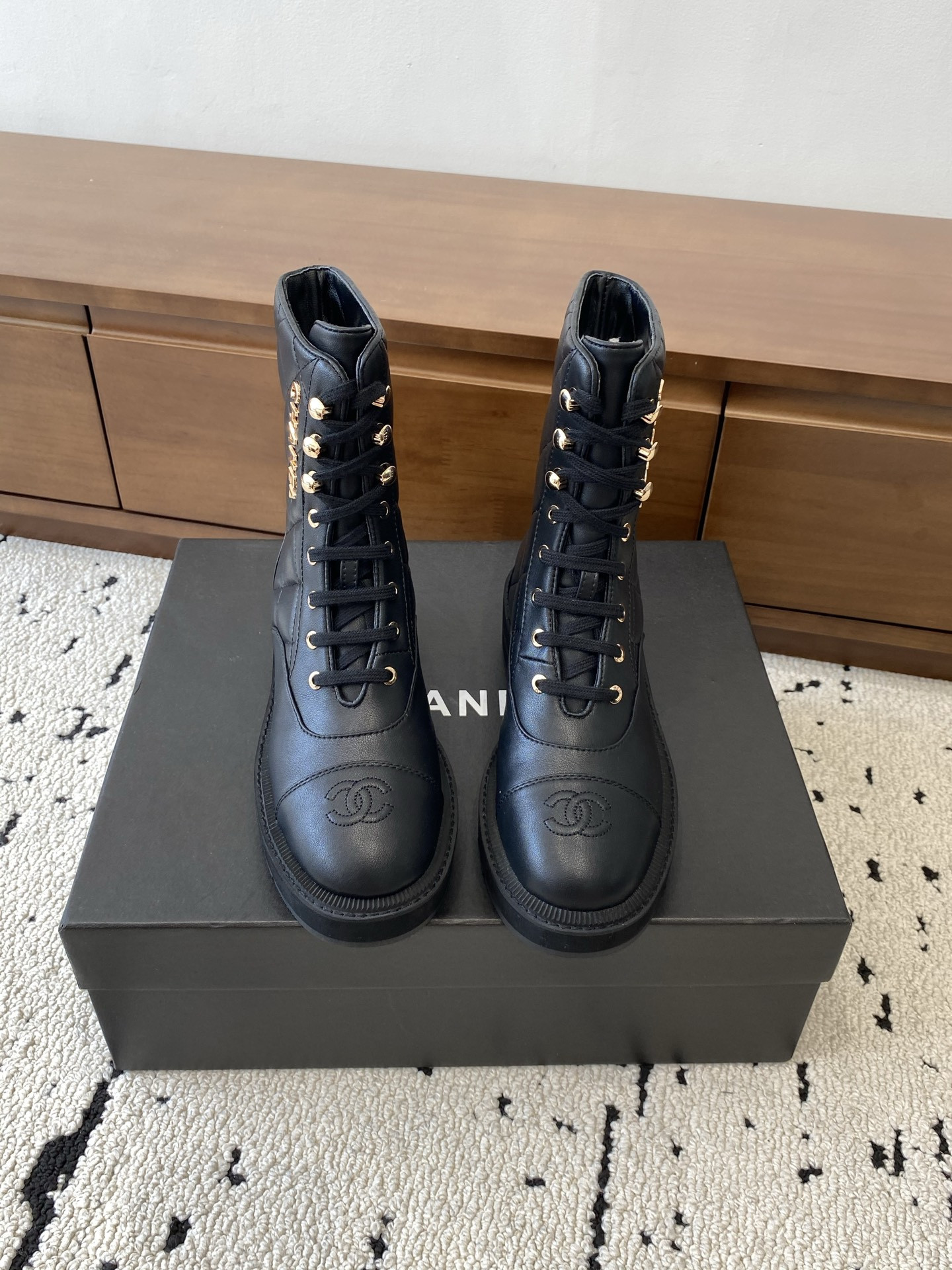 ua Ch*el boots