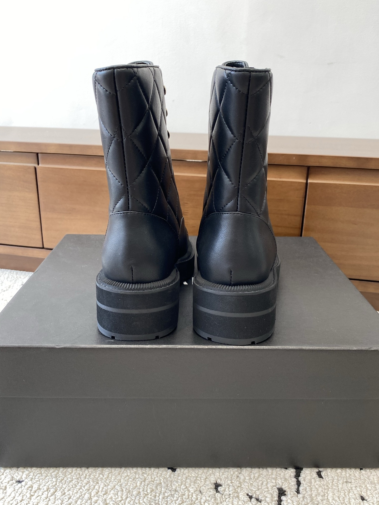 ua Ch*el boots
