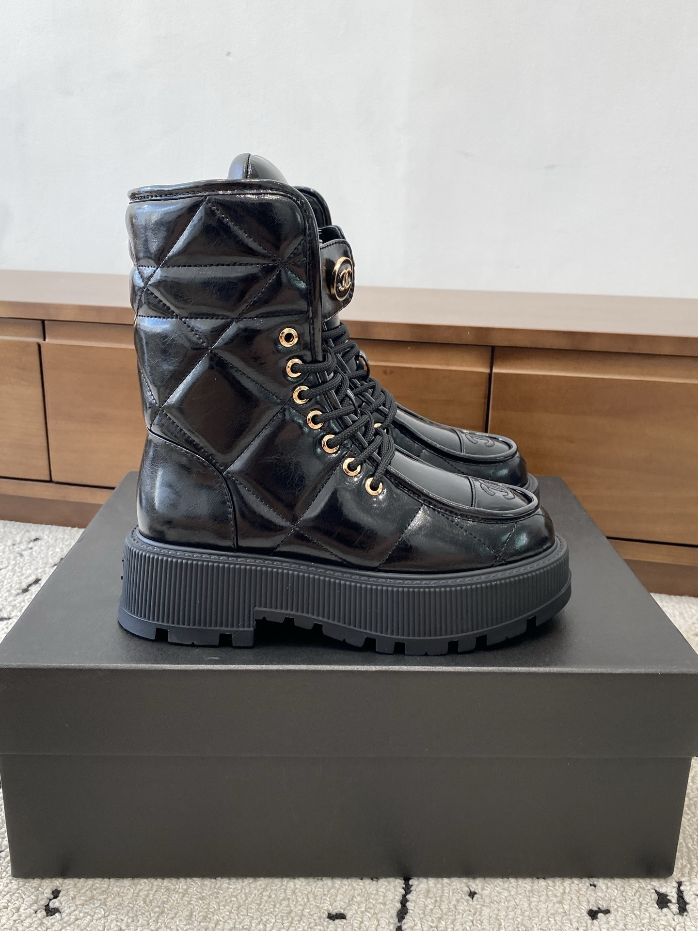 ua Ch*el boots