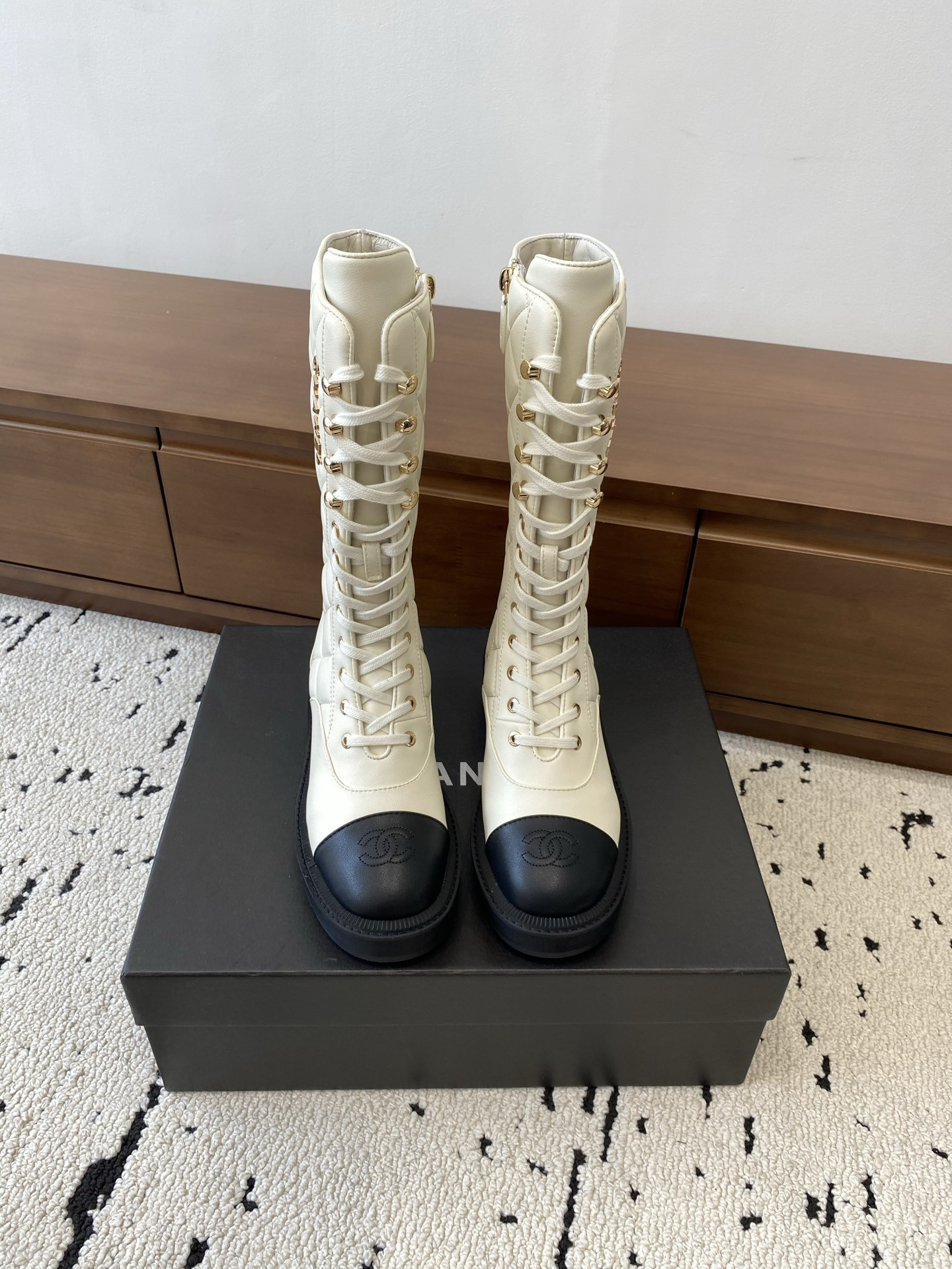 ua Ch*el boots