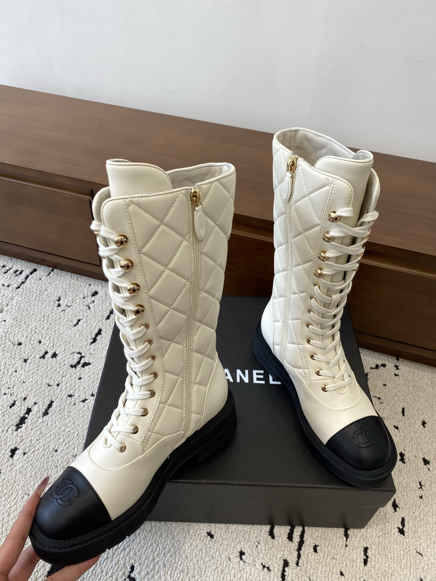 ua Ch*el boots