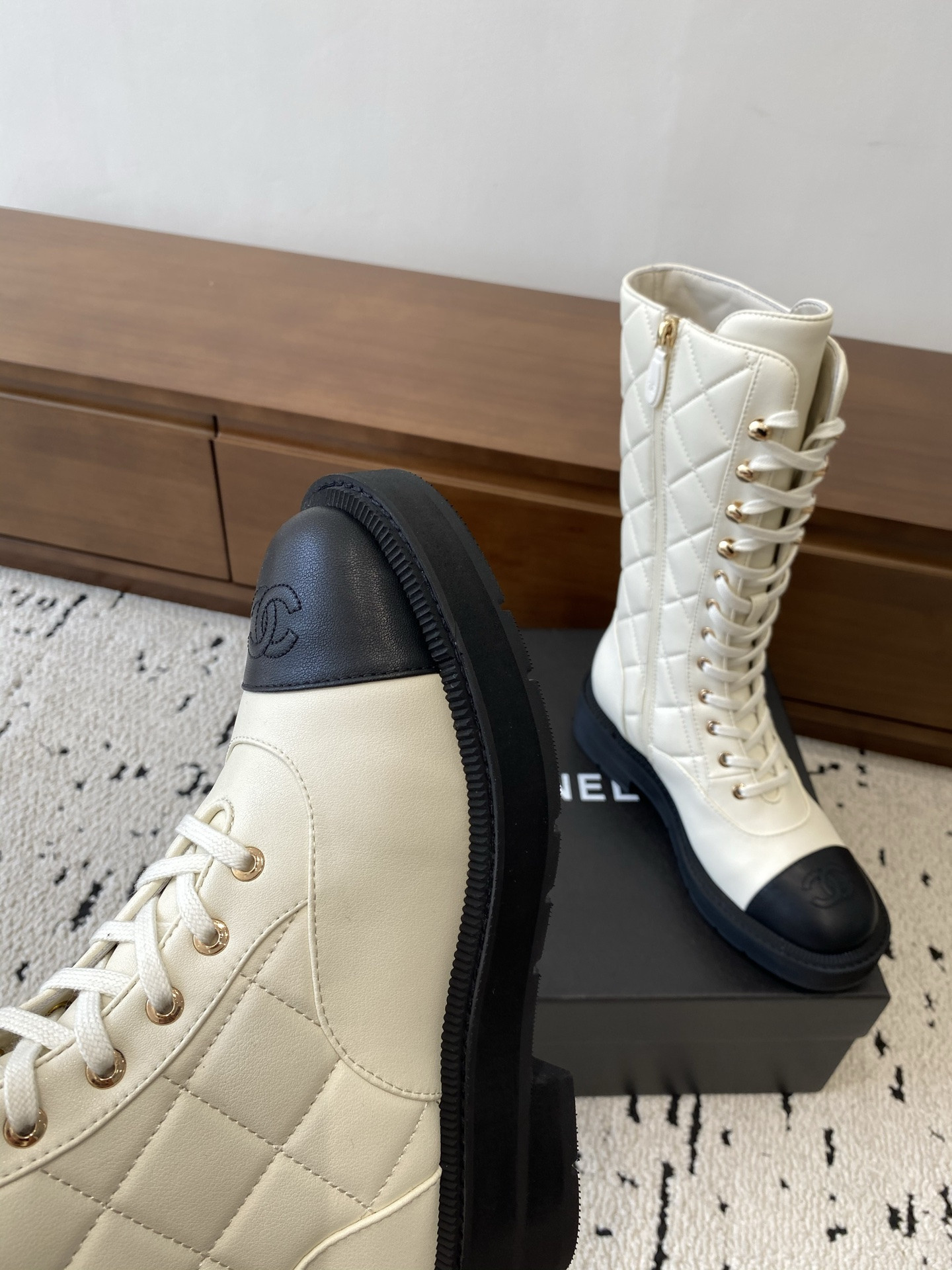 ua Ch*el boots