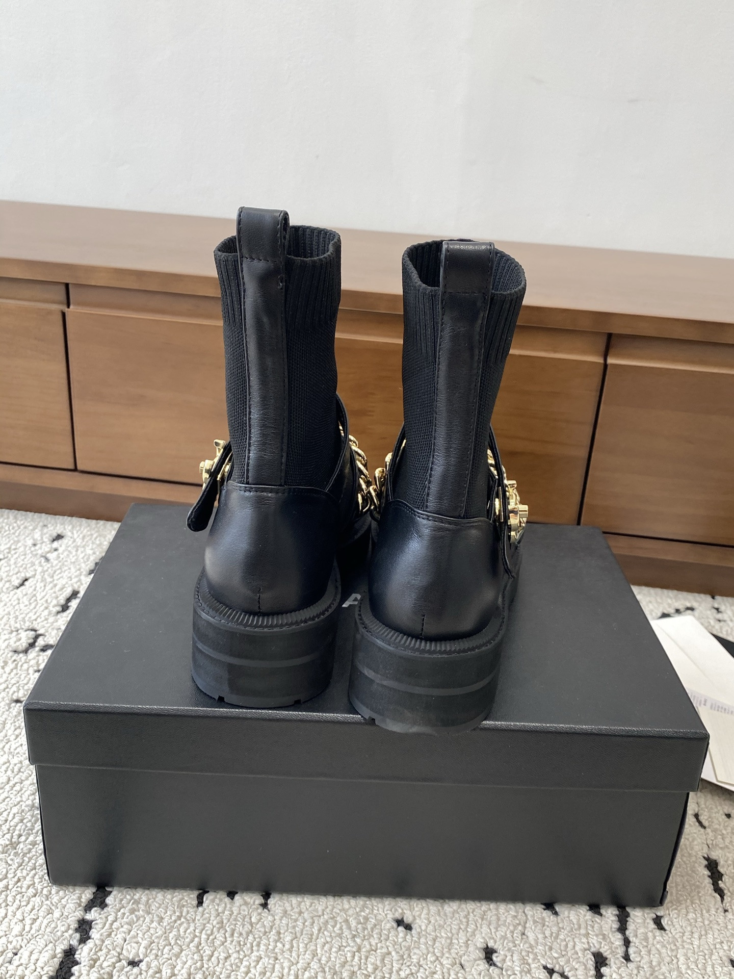 ua Ch*el boots