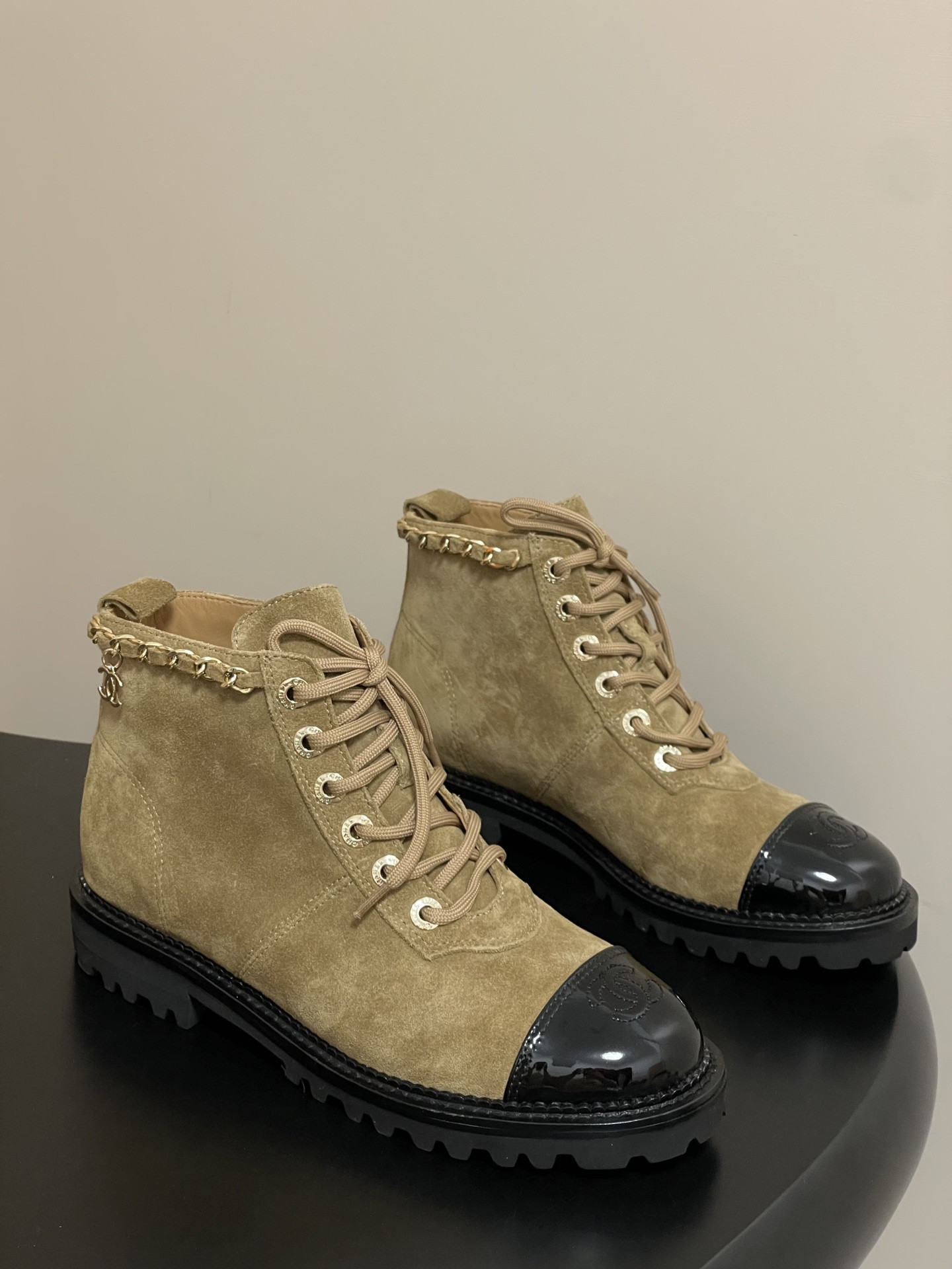 ua Ch*el boots