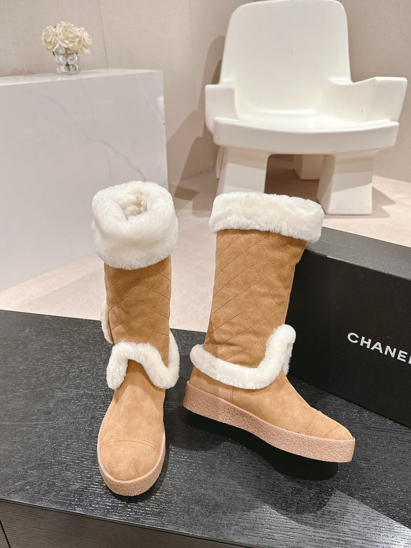 ua Ch*el boots