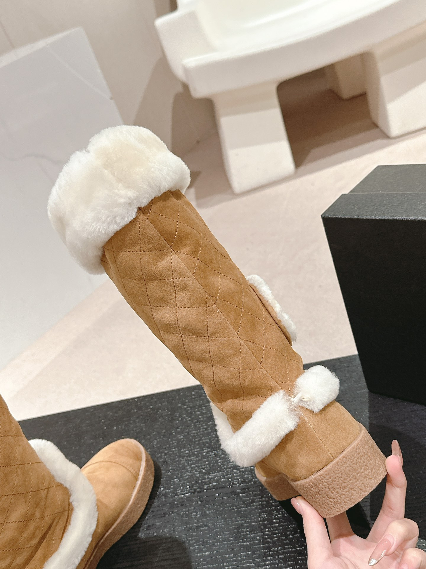ua Ch*el boots