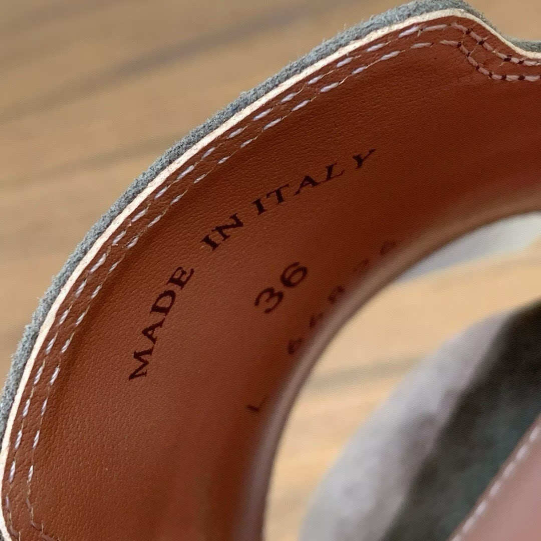 ua L0r0 P1ana summer charms sandal