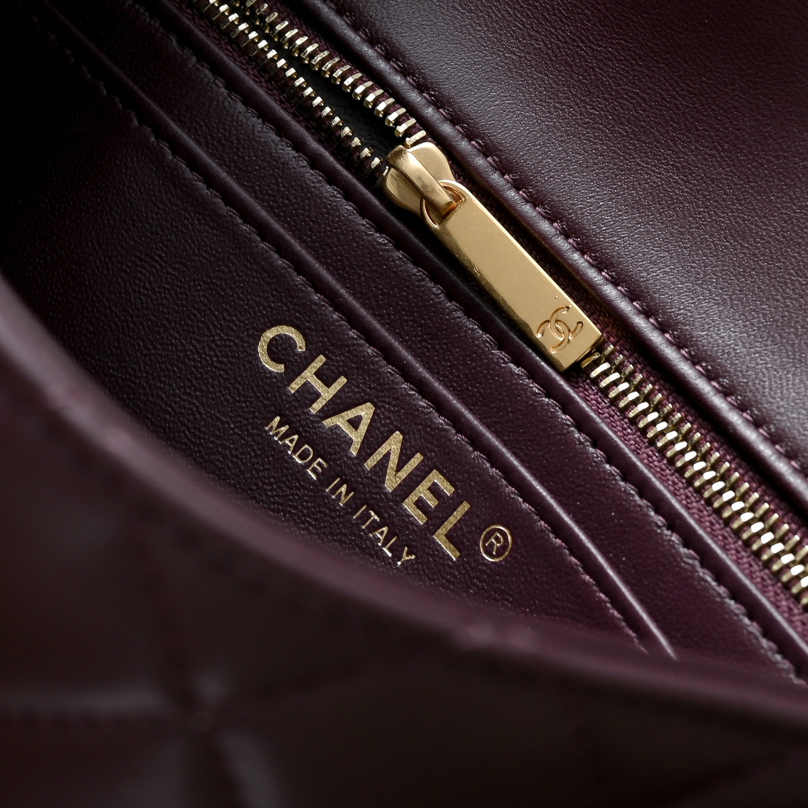 Chanel Flap Bag Burgundy AS1787 20x13x7cm