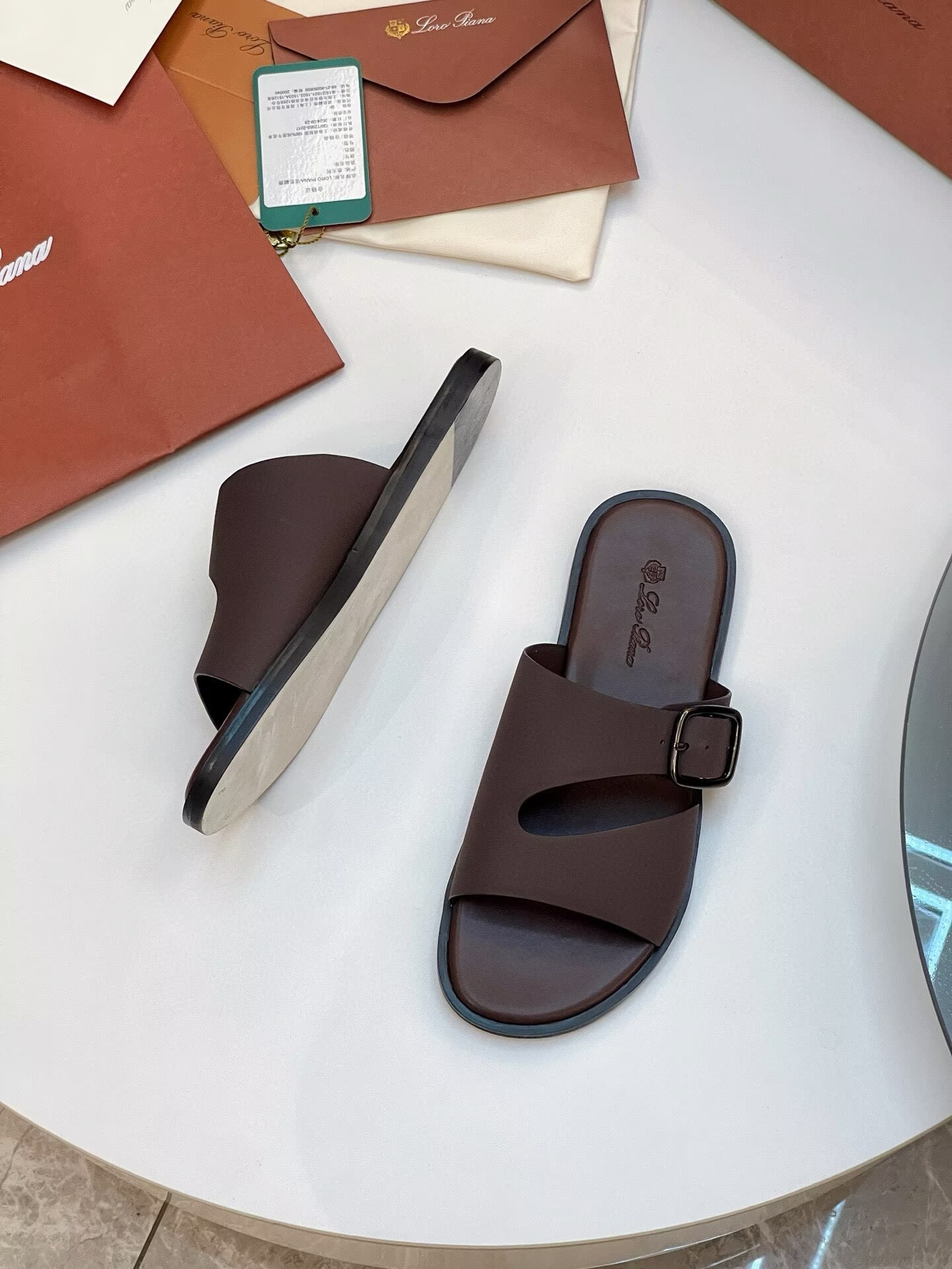 ua L0r0 P1ana sandals