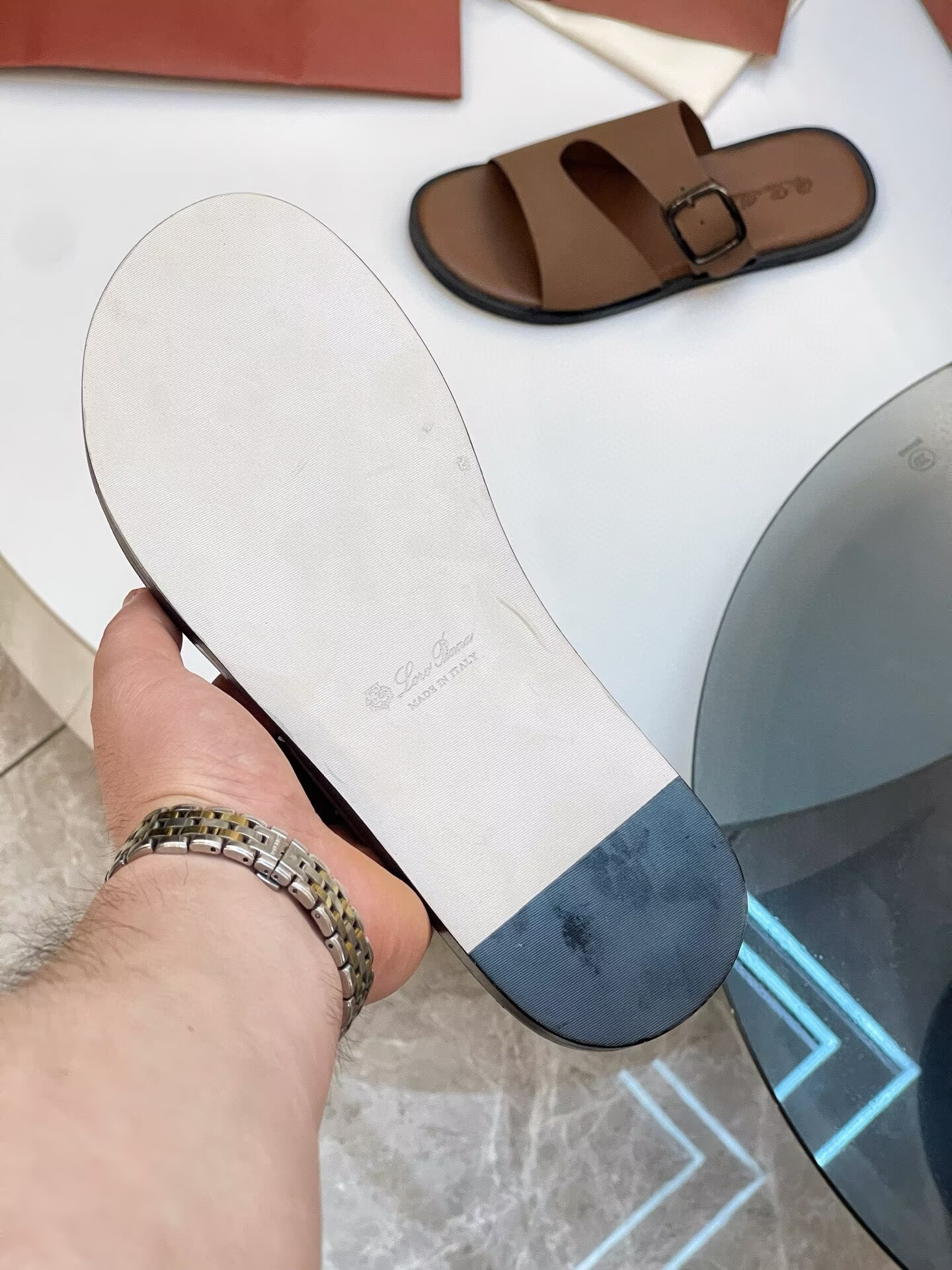 ua L0r0 P1ana sandals
