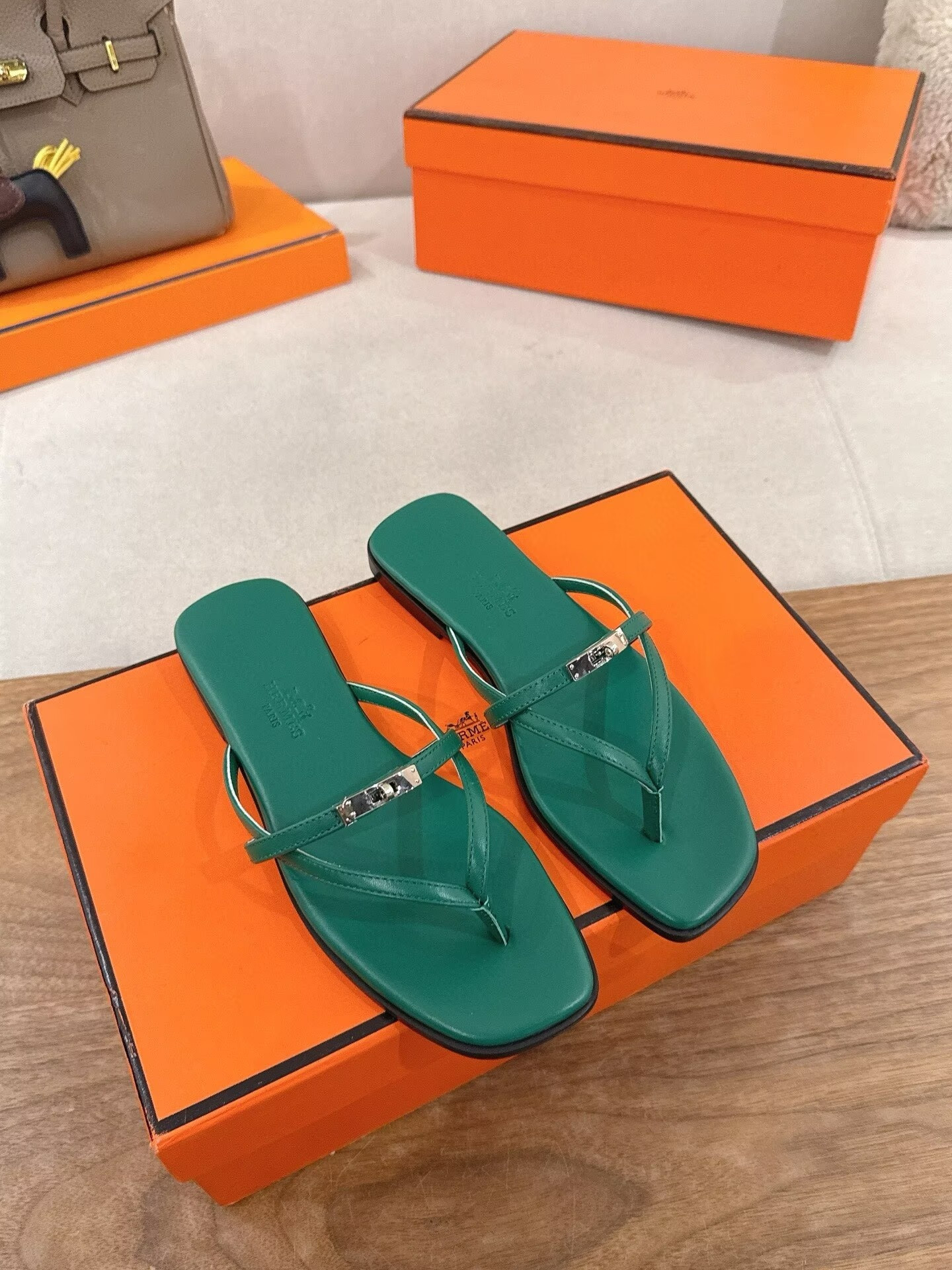 ua H**me5 miss sandals