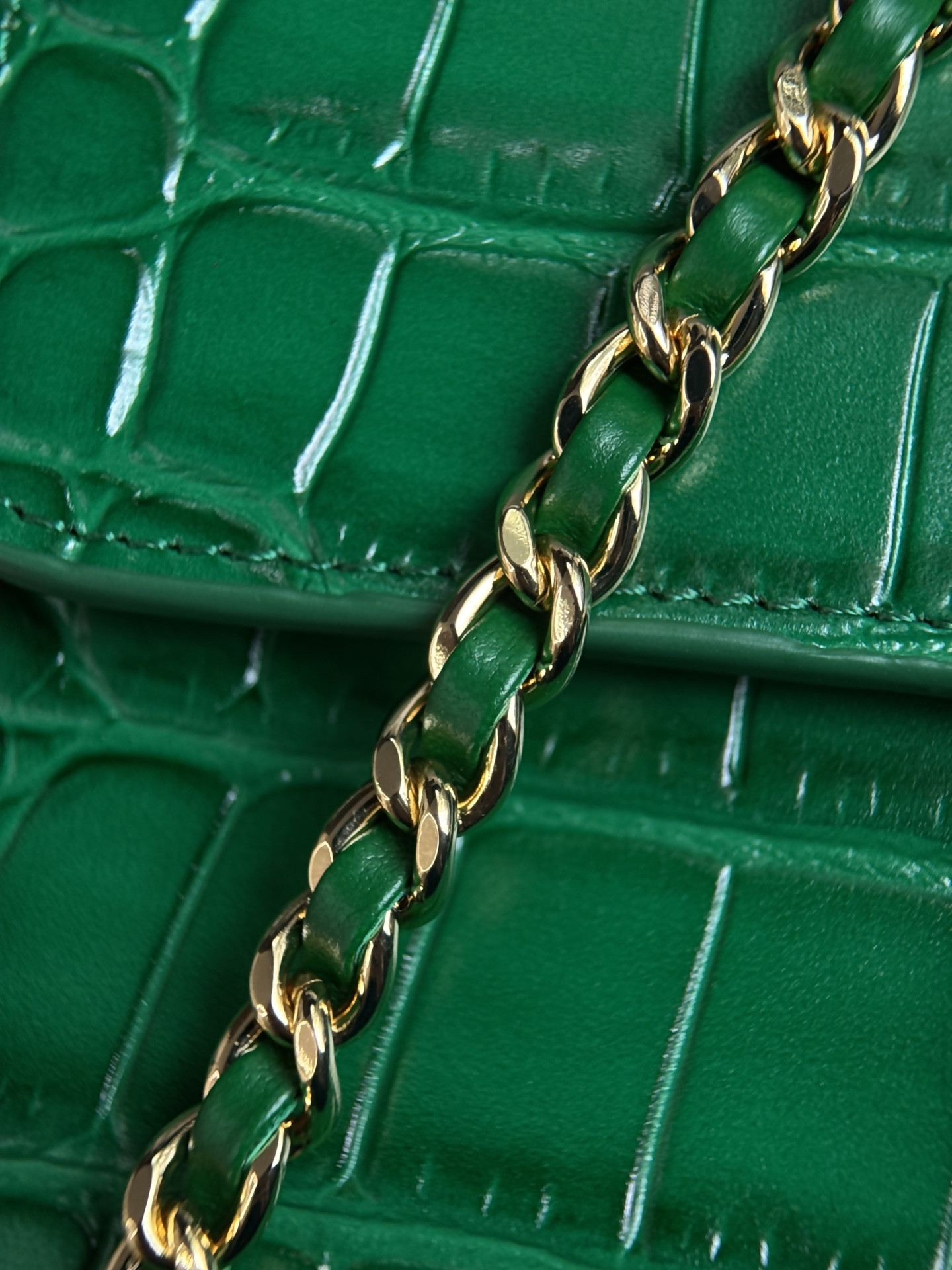Chanel Mini Flap Bag With Handle AS6424 14.5x19.5x5cm