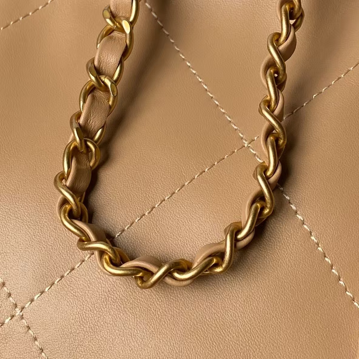 Chanel Shopping Bag AS6015 20x28x7cm