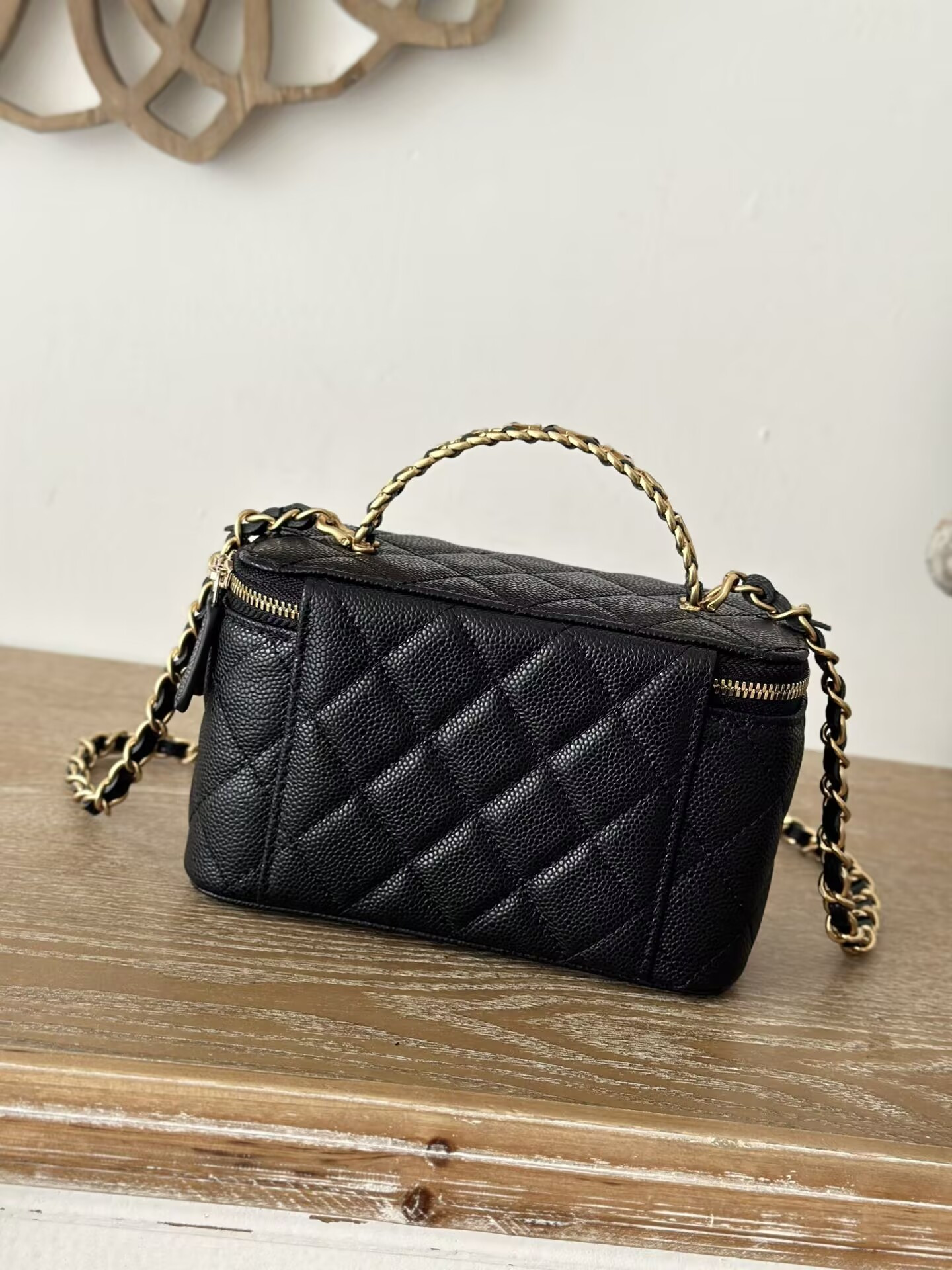 CHANEL Vanity With Chain 9.5x17x8cm