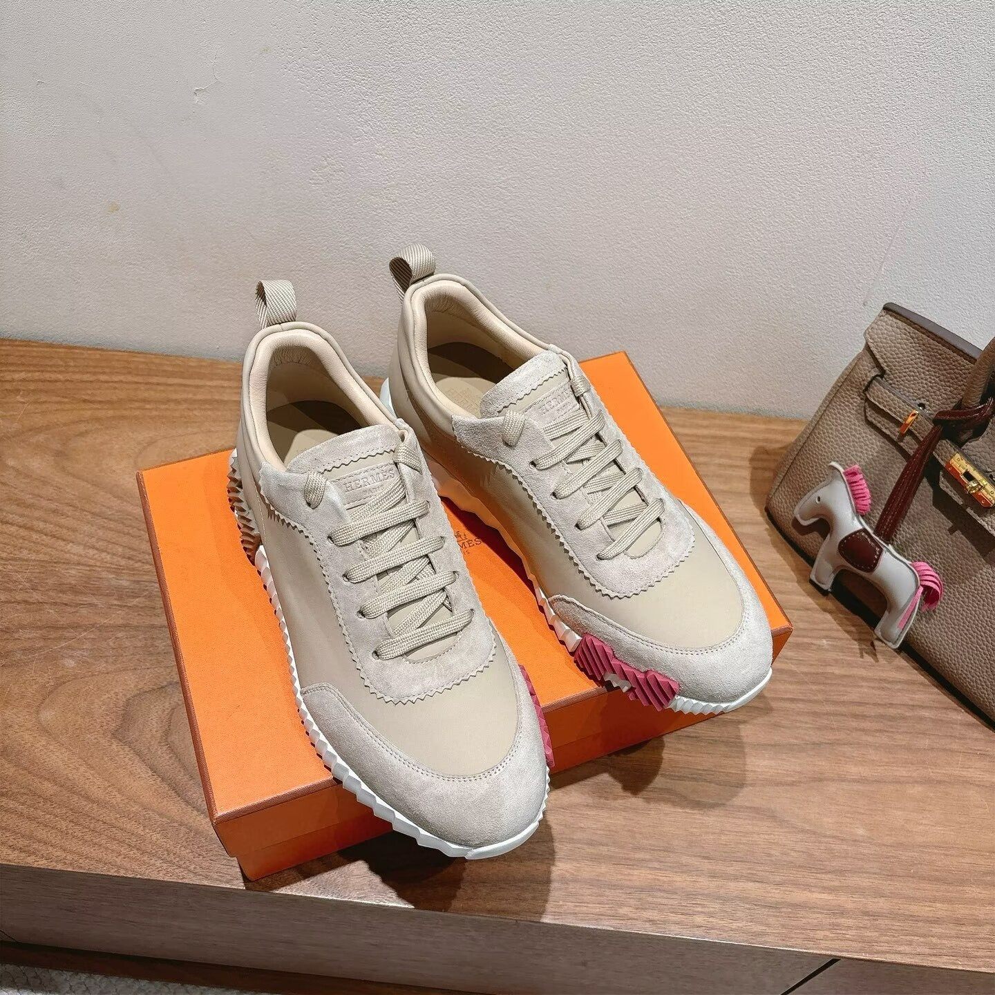 ua H**me5 bouncing sneaker