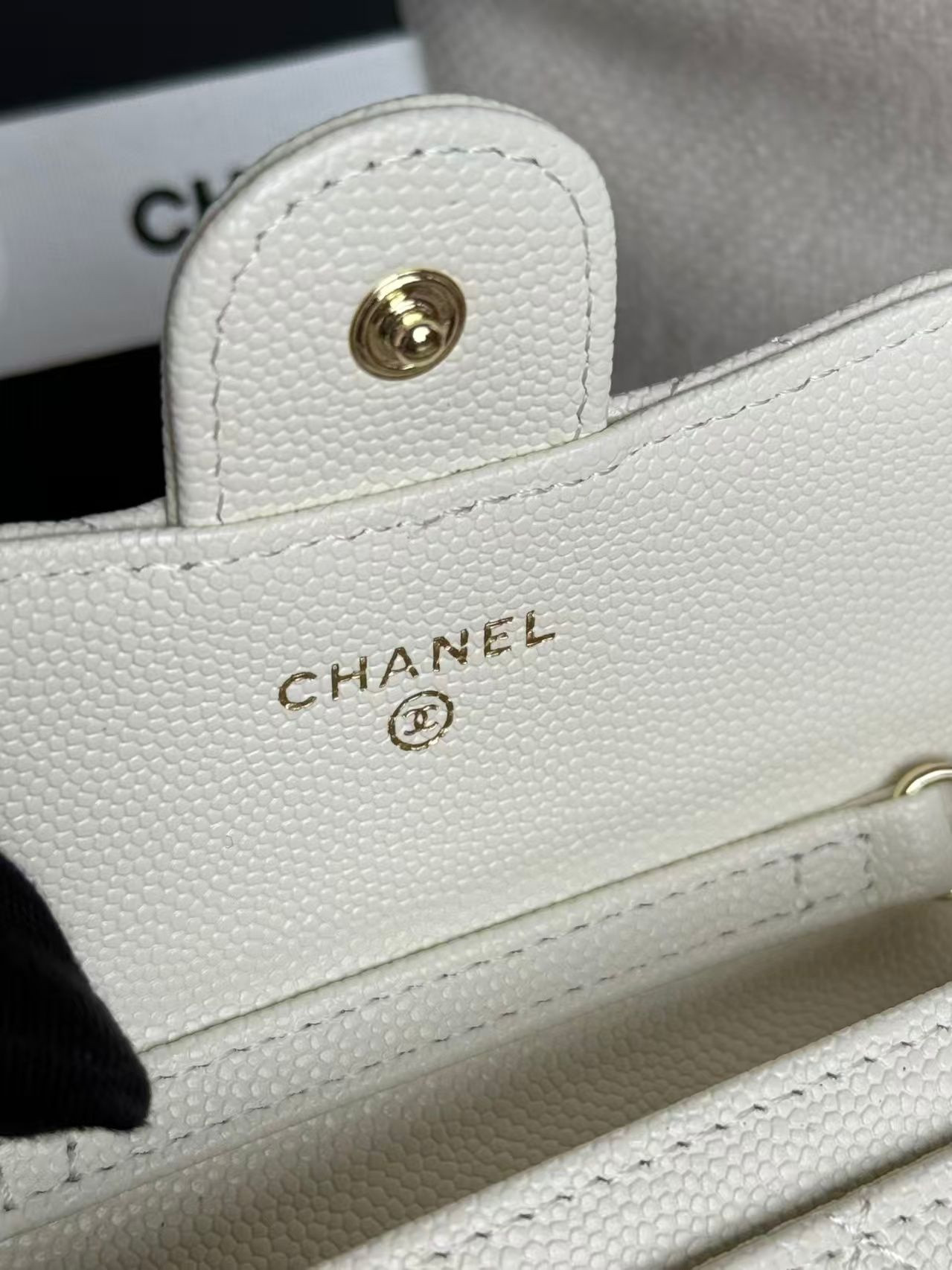 Ch**el Wallet on Chain 11x7.5x2cm
