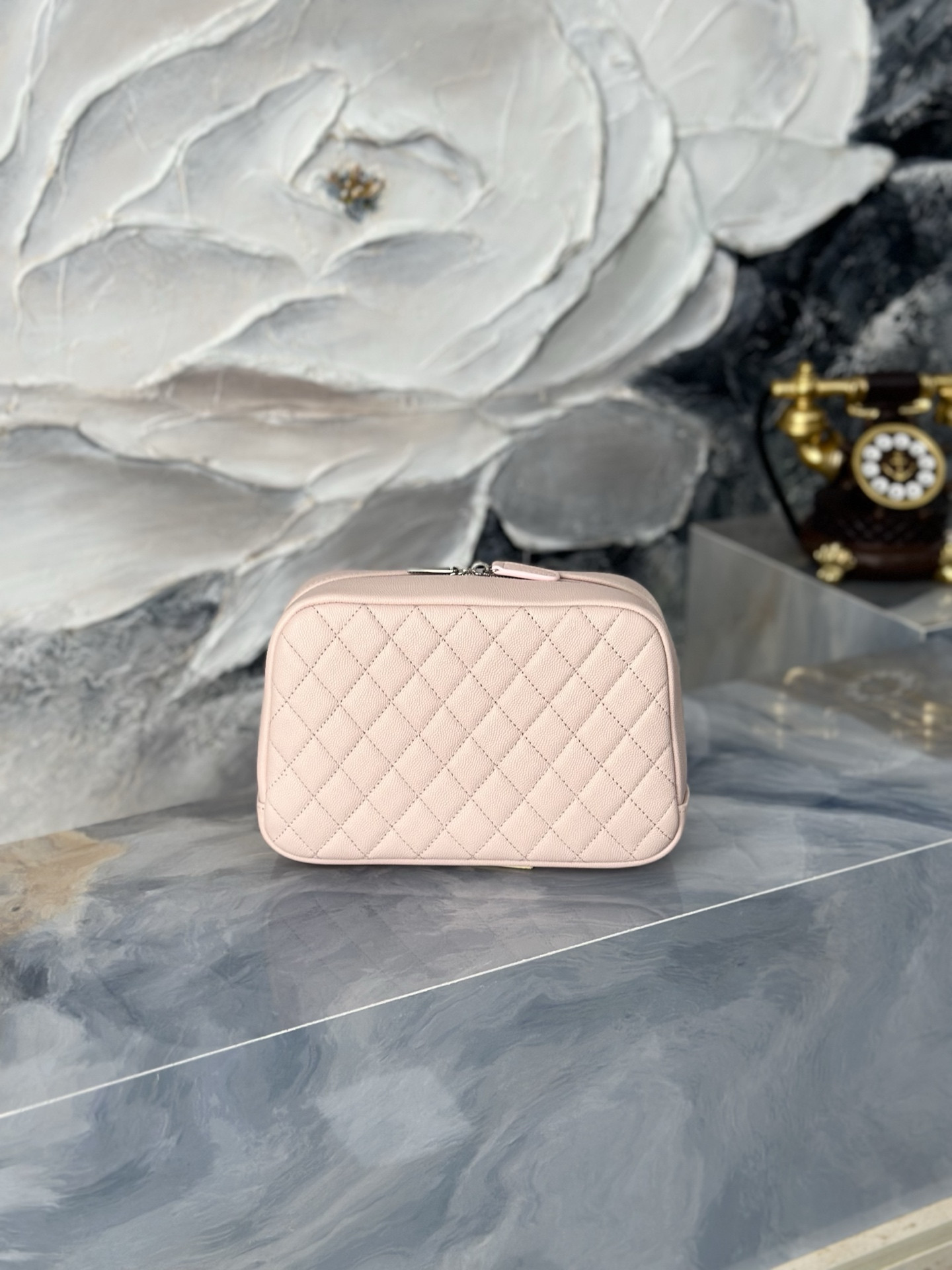 Chanel Pouch Bag A31105 21x6x14cm