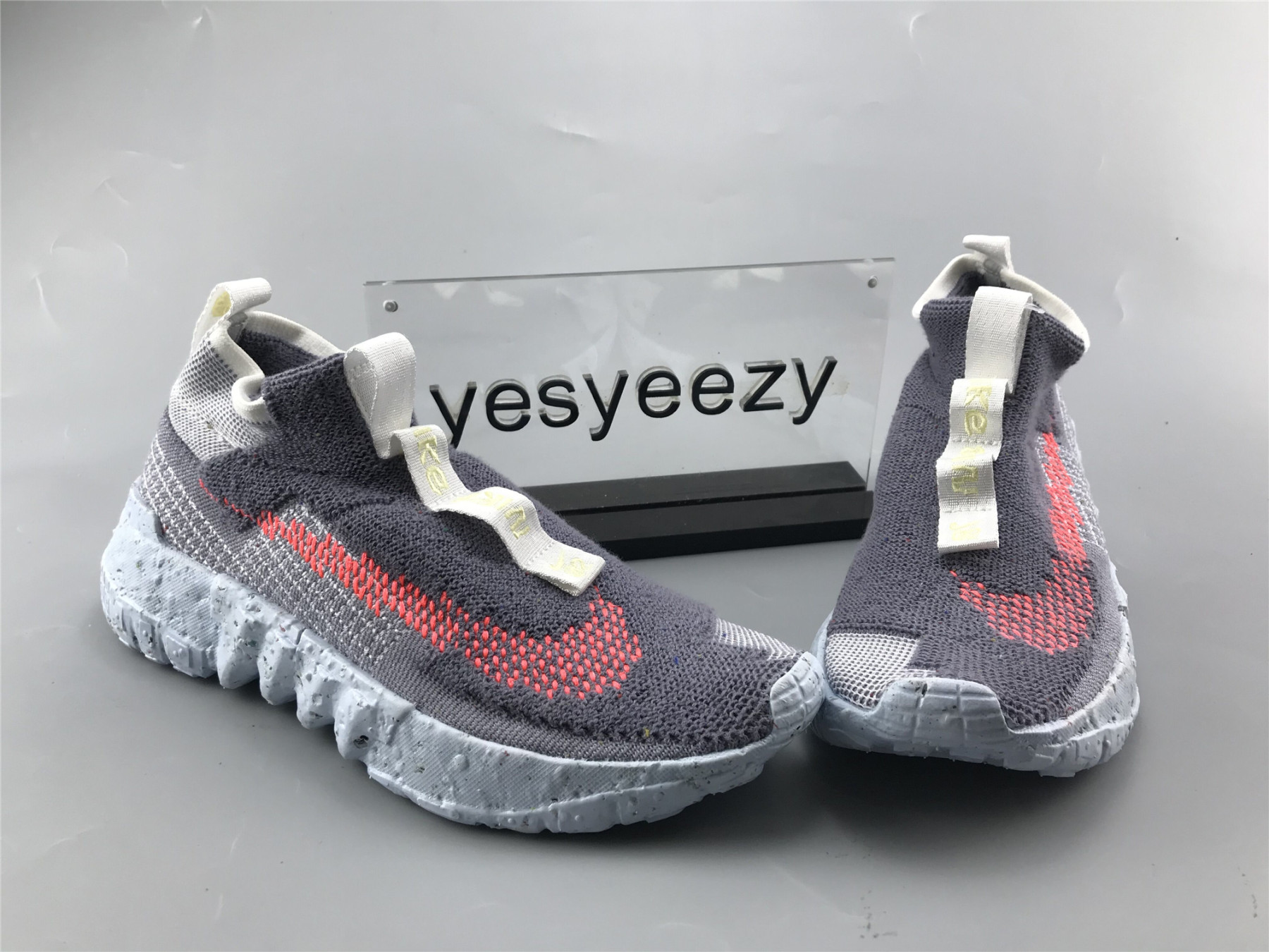 UA NIKE SPACE HIPPIE 02