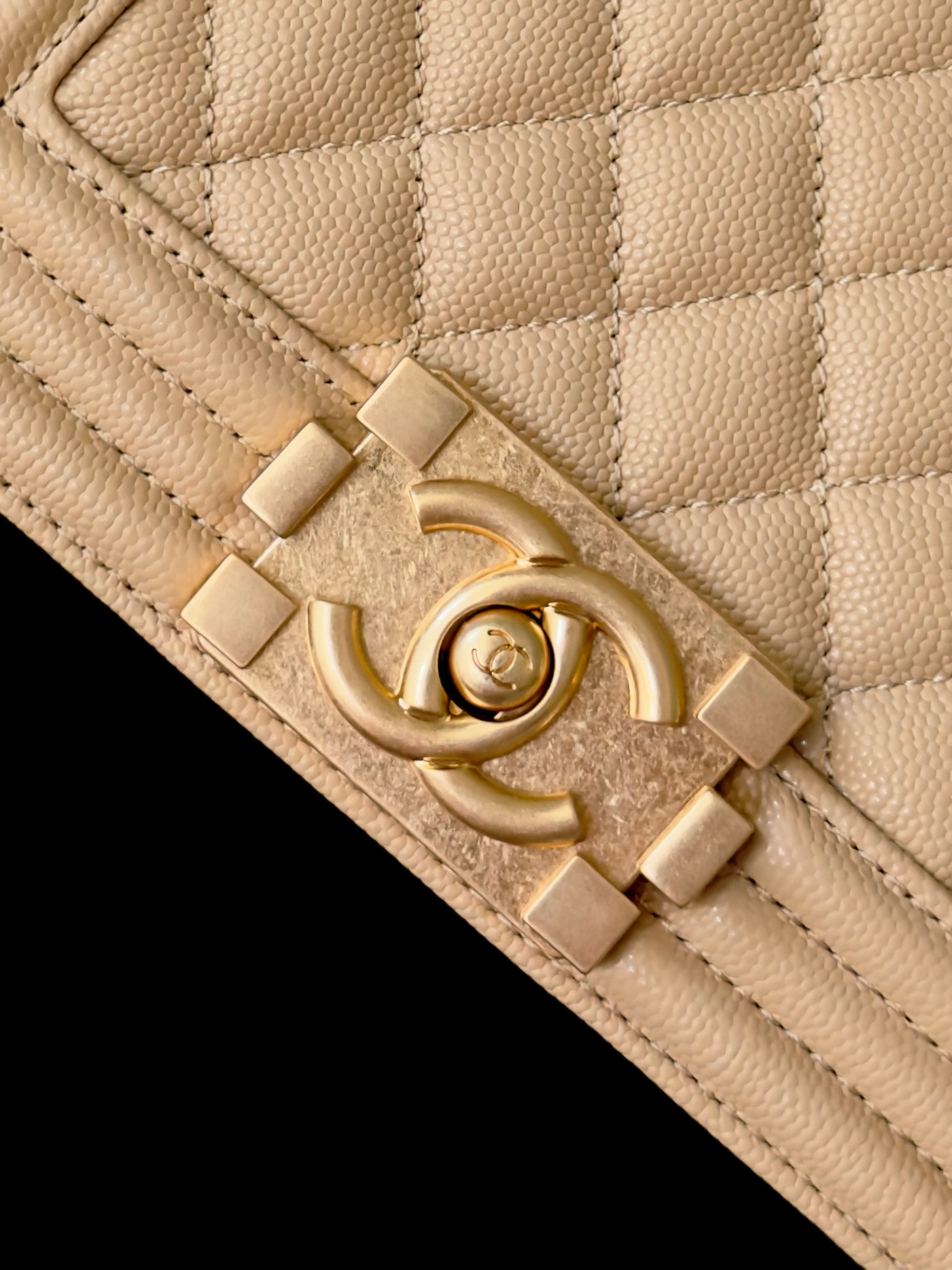 Chanel Boy Handbag 12x20x7cm