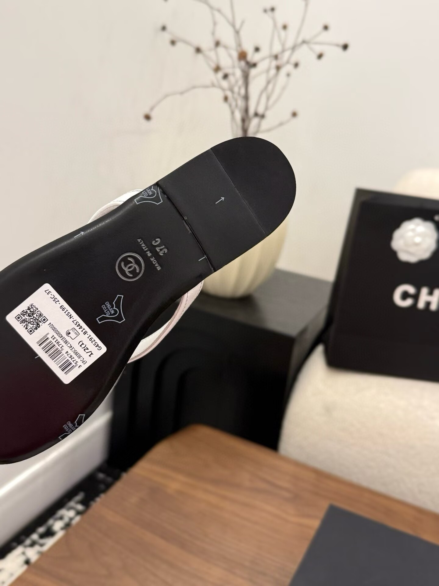 UA Chanel Slides