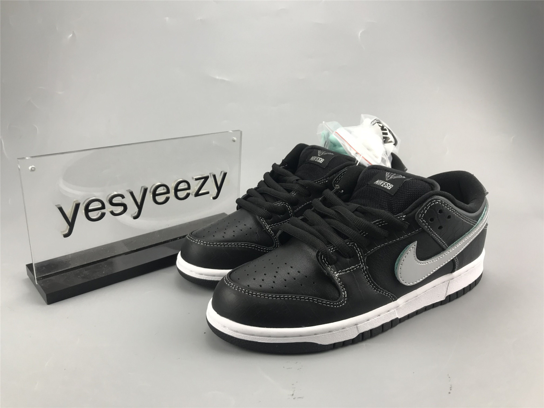 UA NIKE D1am0nd S*pPLY CO. X DUNK LOW PRO SB