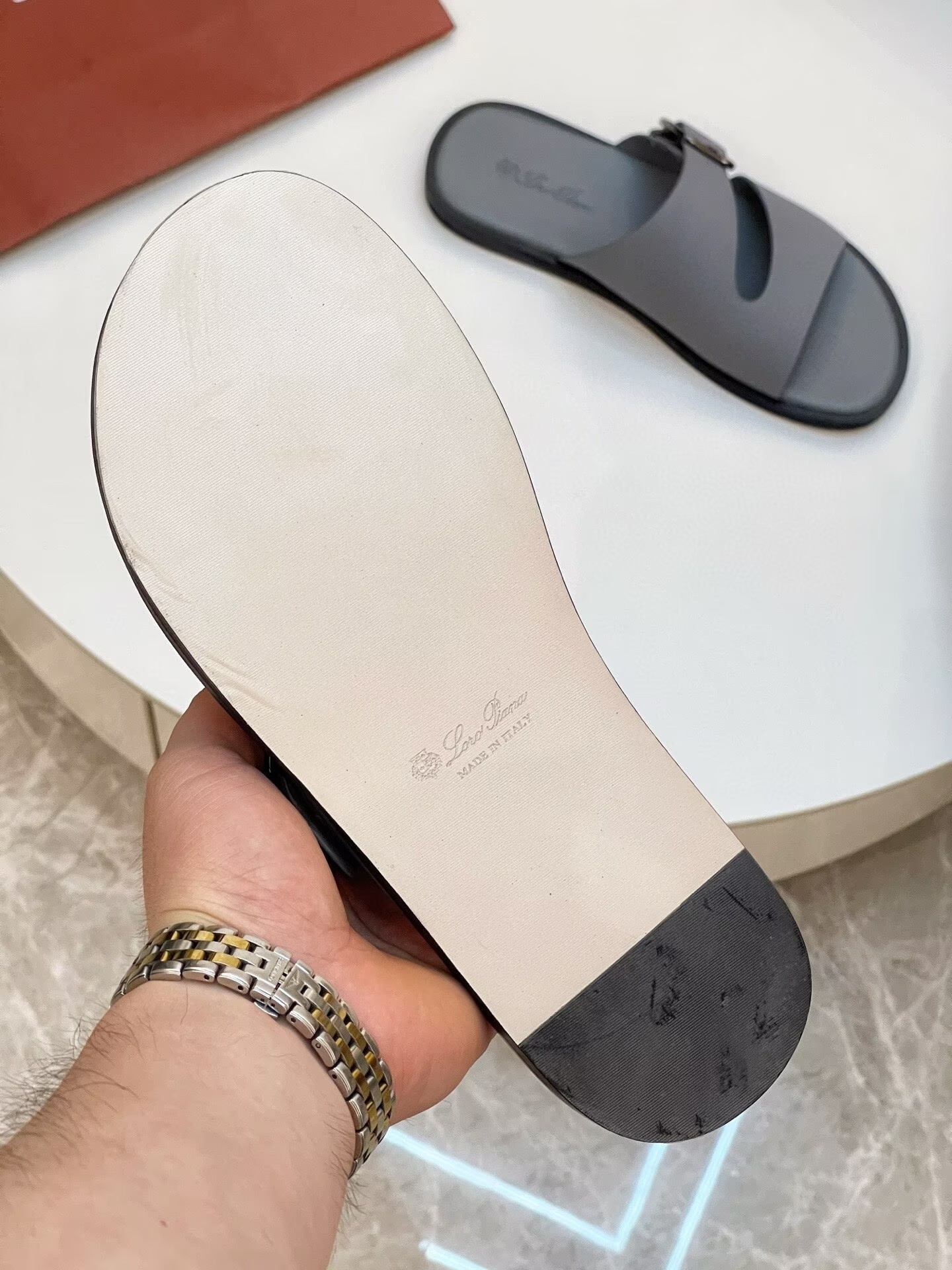 ua L0r0 P1ana sandals