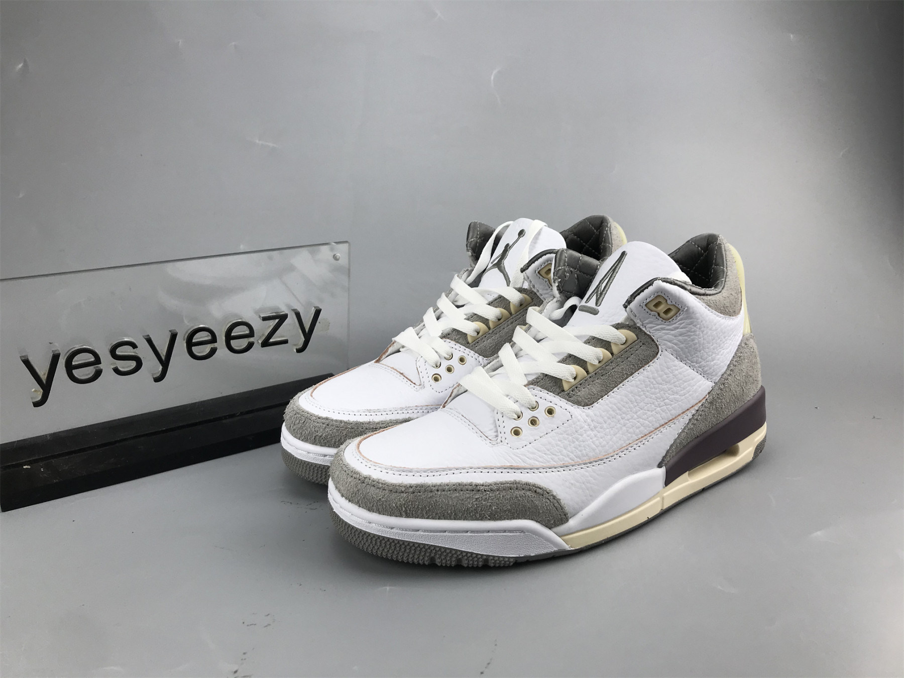 UA A MA MANIÉRE X WMNS AIR JORDAN 3 RETRO SP