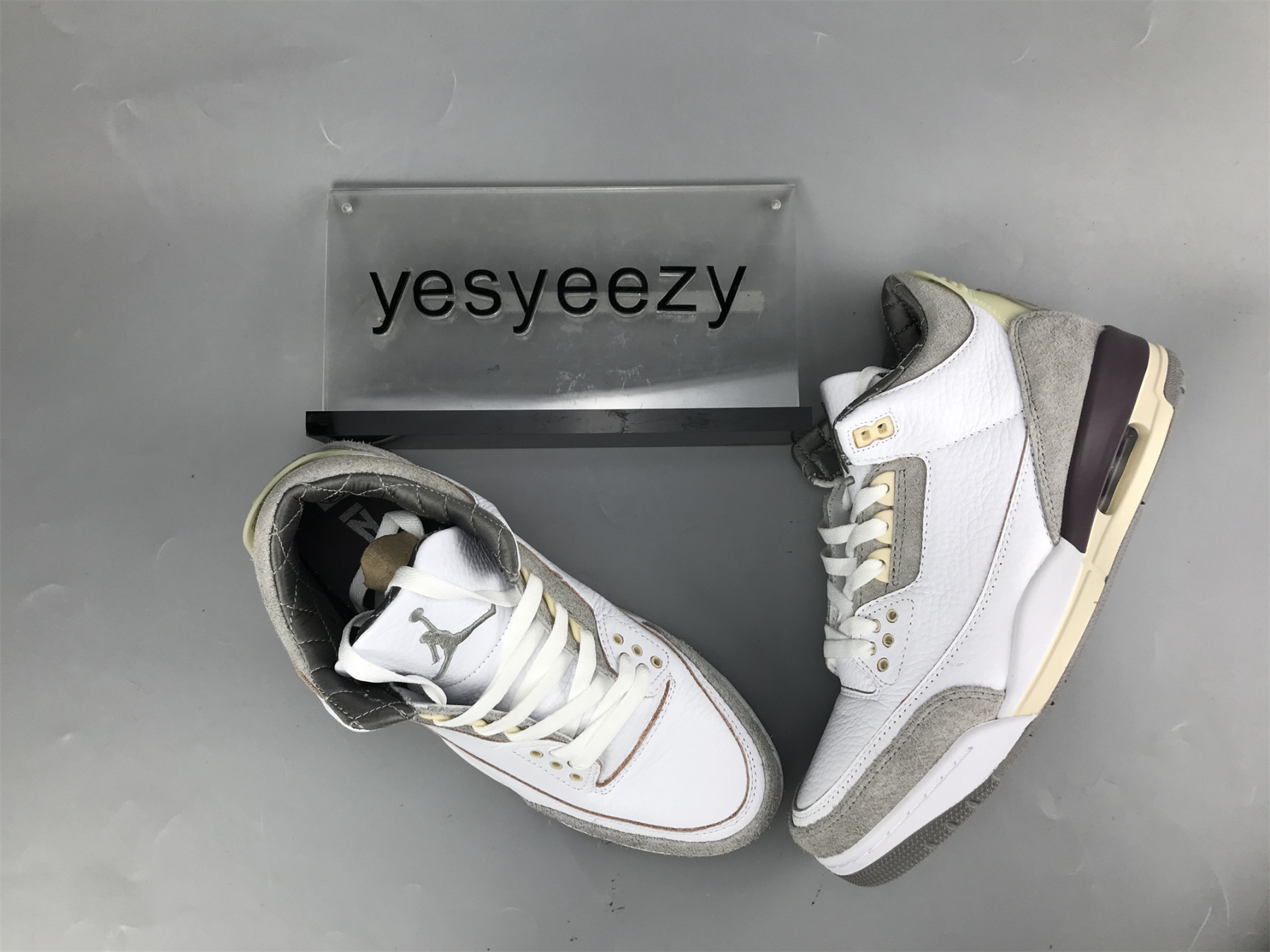 UA A MA MANIÉRE X WMNS AIR JORDAN 3 RETRO SP