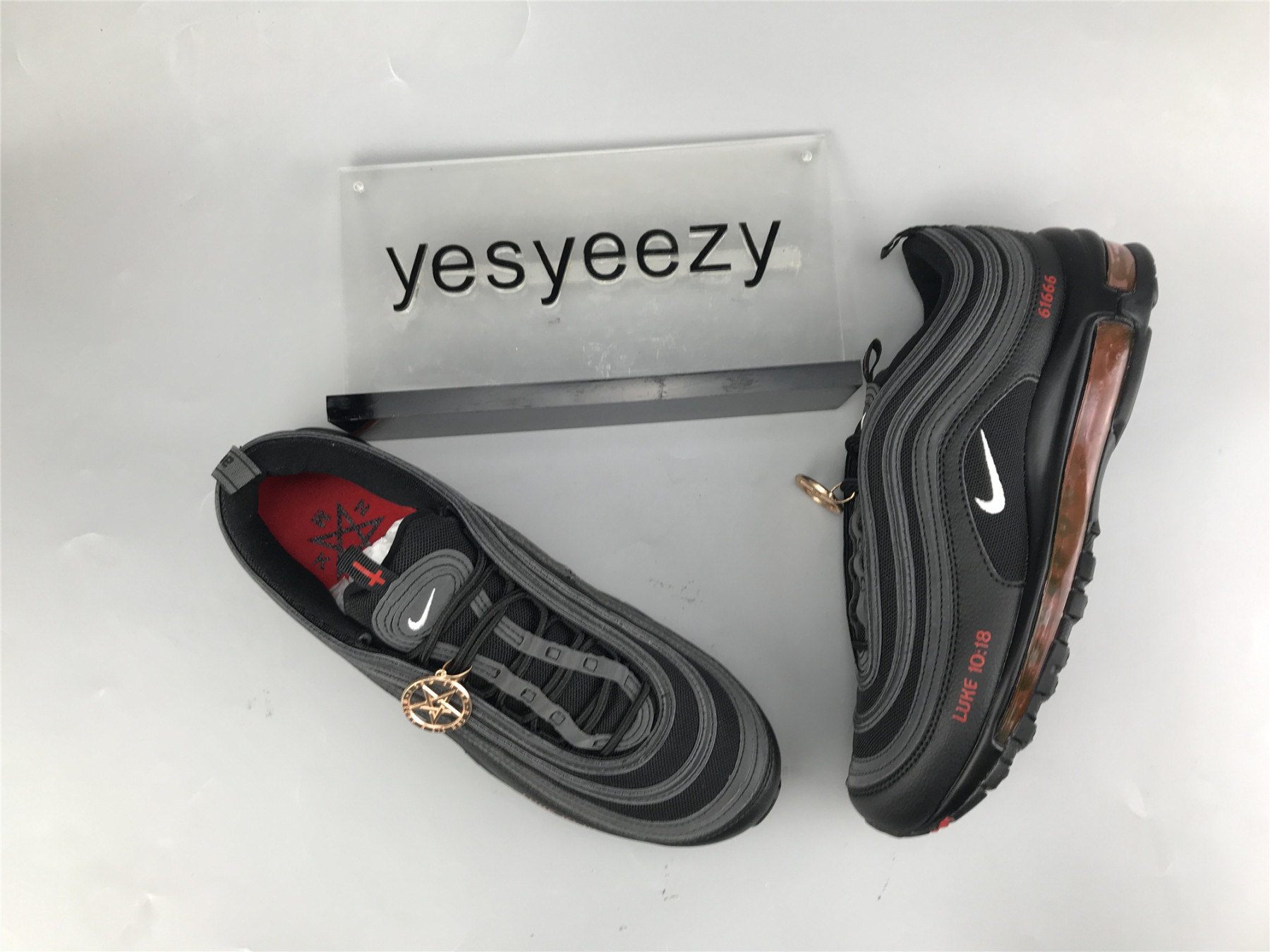 UA NIKE AIR MAX 97 