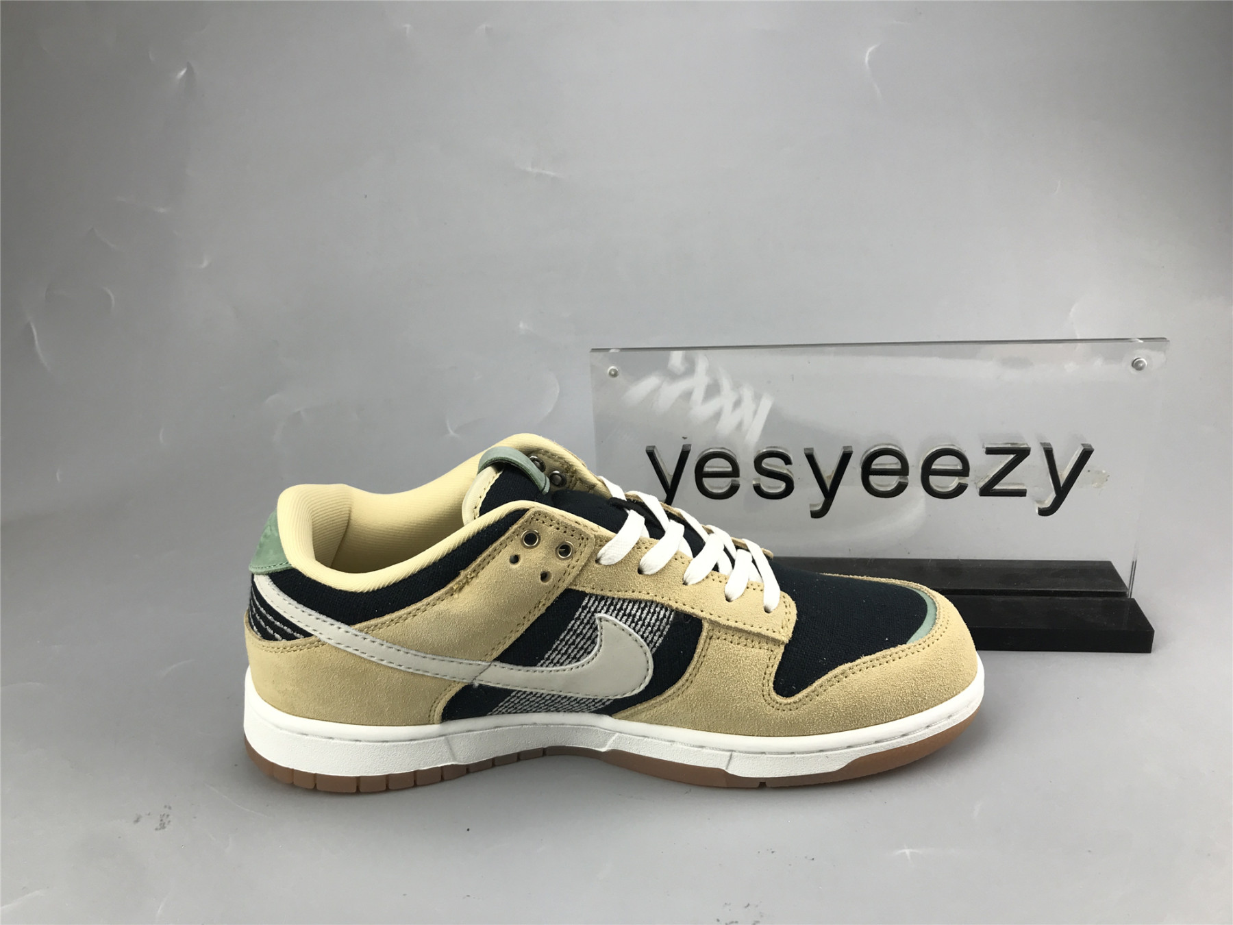 UA NIKE DUNK LOW 