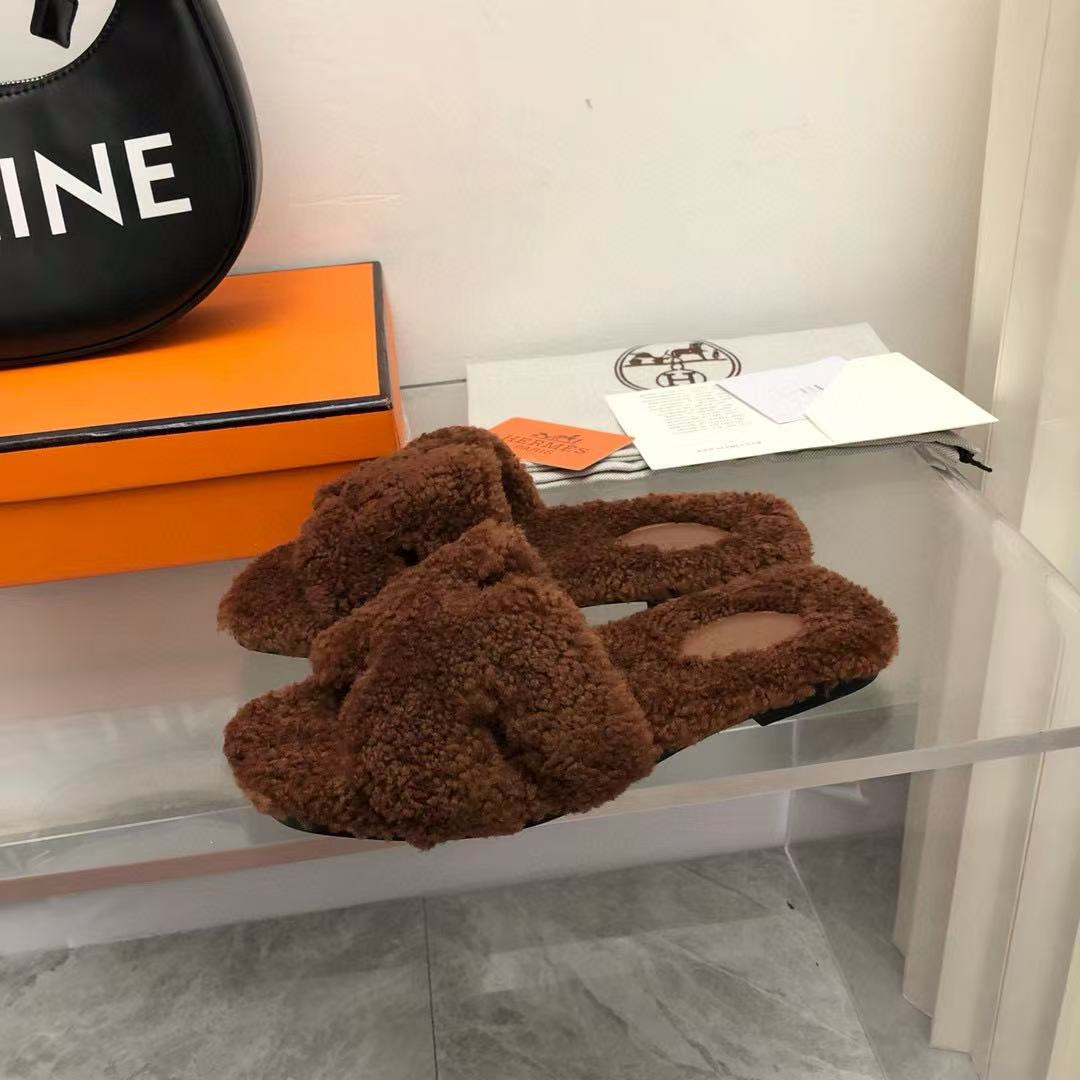 UA H**me5 Oran sandal