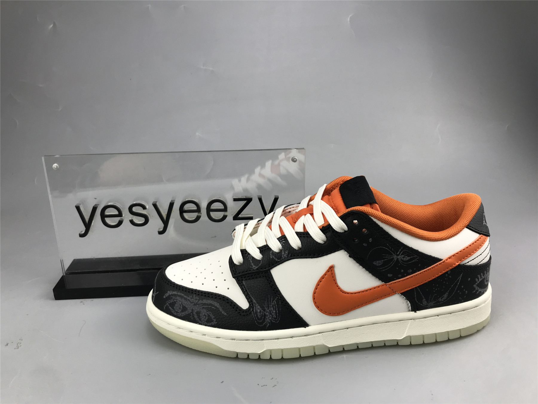 UA NIKE DUNK LOW 