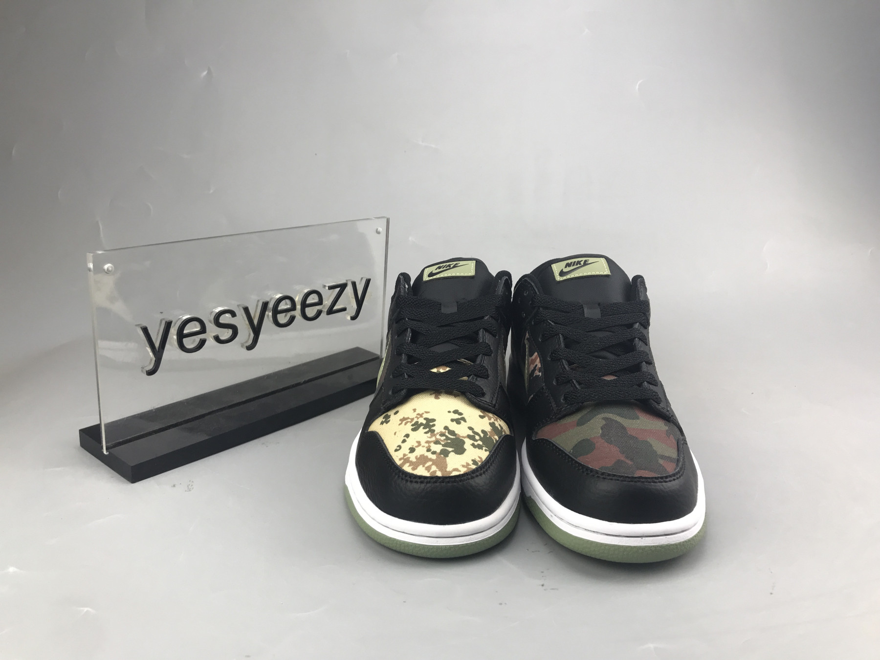 UA NIKE DUNK LOW SE