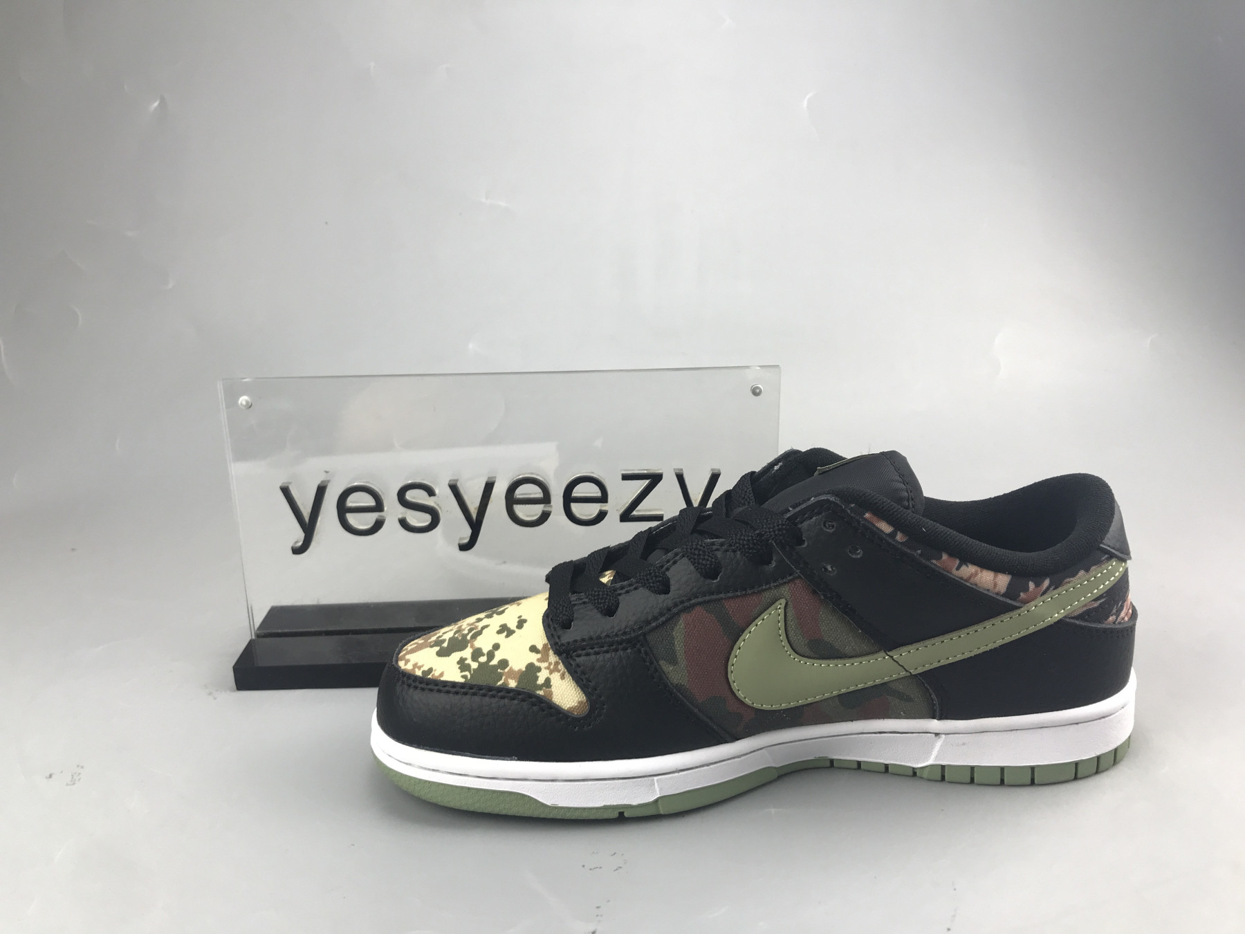 UA NIKE DUNK LOW SE